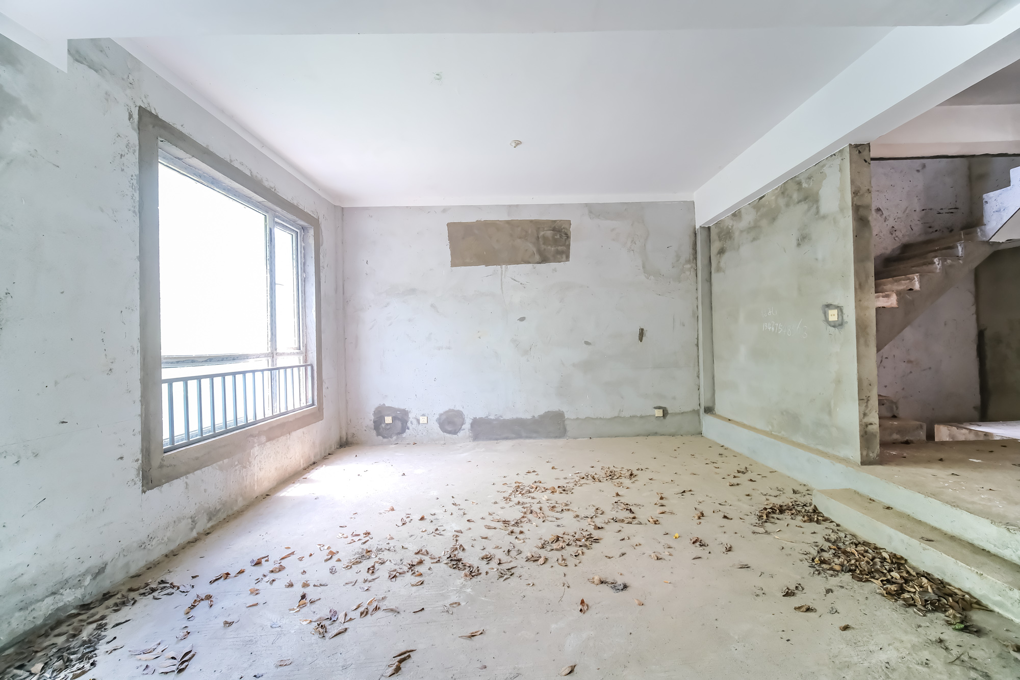 山水湾  6室2厅3卫    350.0万 山水湾  6室2厅3卫    350.0万客厅