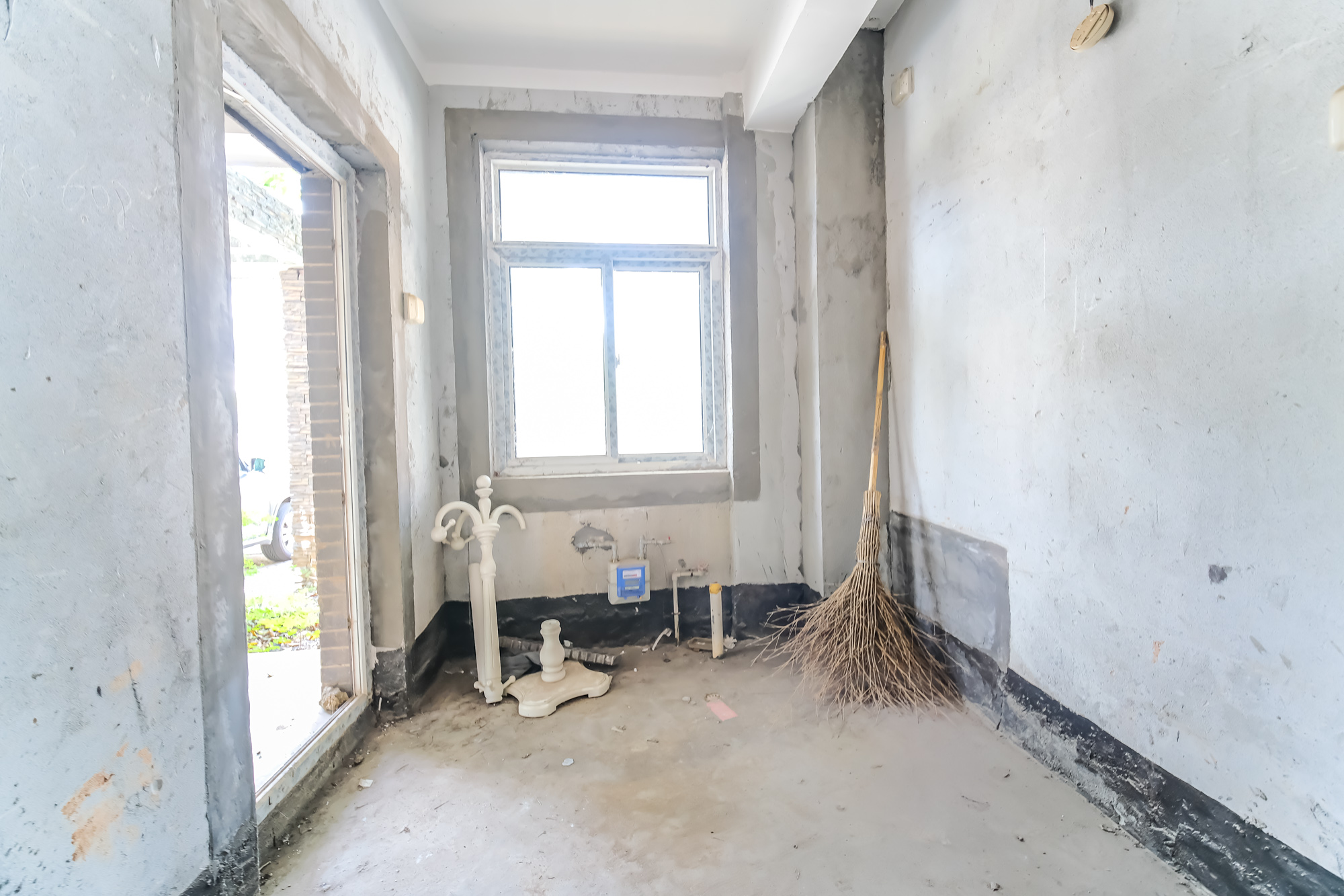 山水湾  6室2厅3卫    350.0万 山水湾  6室2厅3卫    350.0万厨房