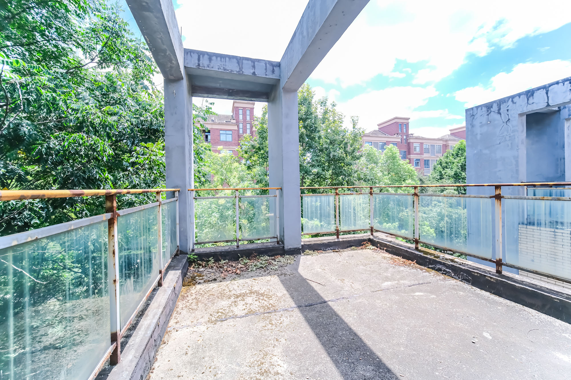 山水湾  6室2厅3卫    350.0万 山水湾  6室2厅3卫    350.0万阳台