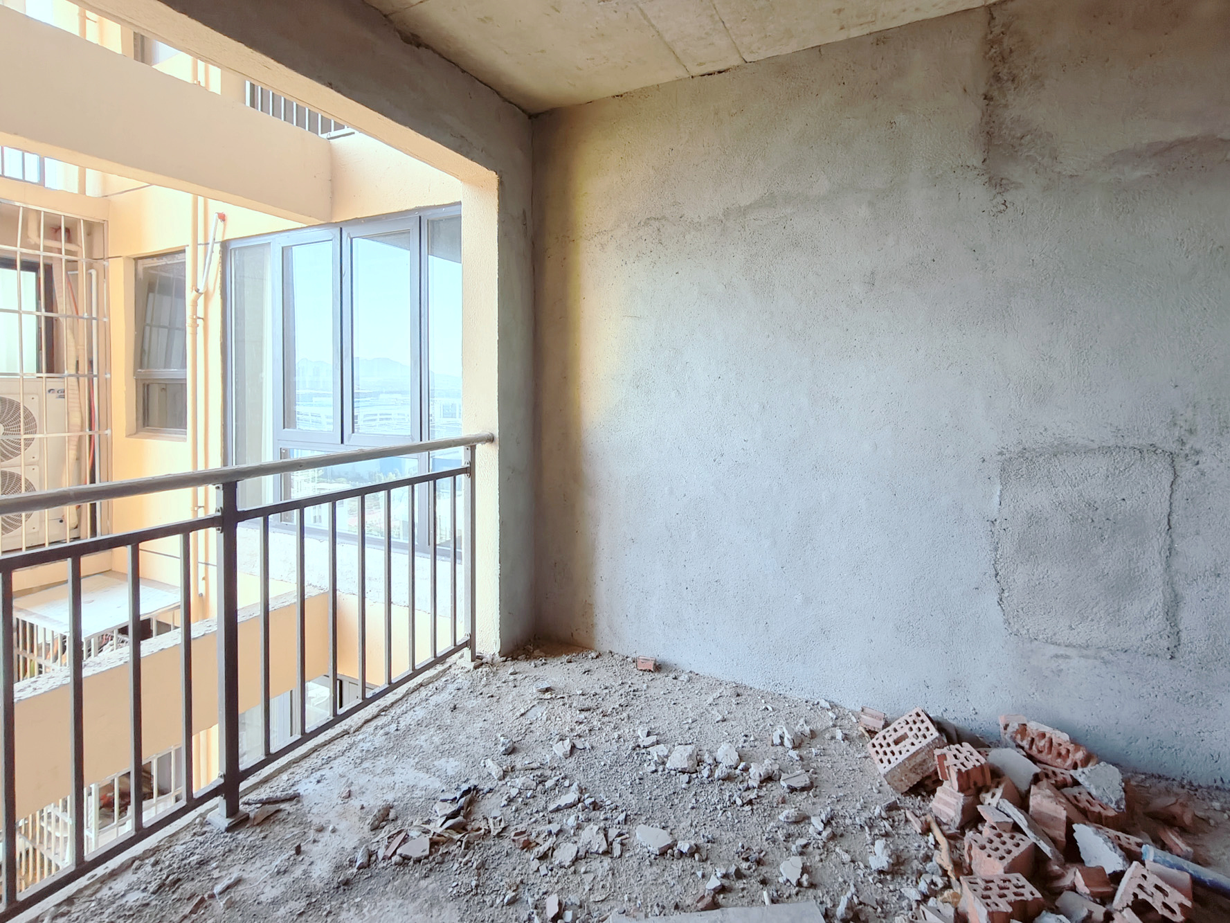 山水蓝天  2室1厅1卫    68.0万 山水蓝天  2室1厅1卫    68.0万阳台