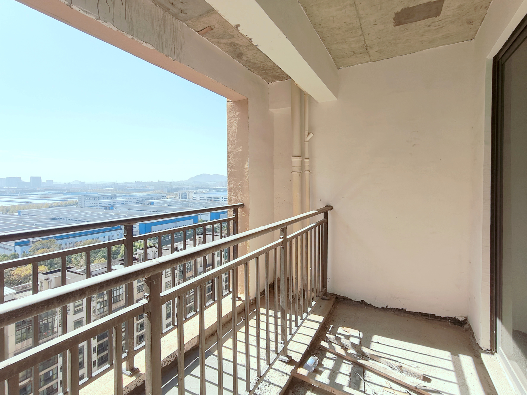 山水蓝天  2室1厅1卫    68.0万 山水蓝天  2室1厅1卫    68.0万阳台