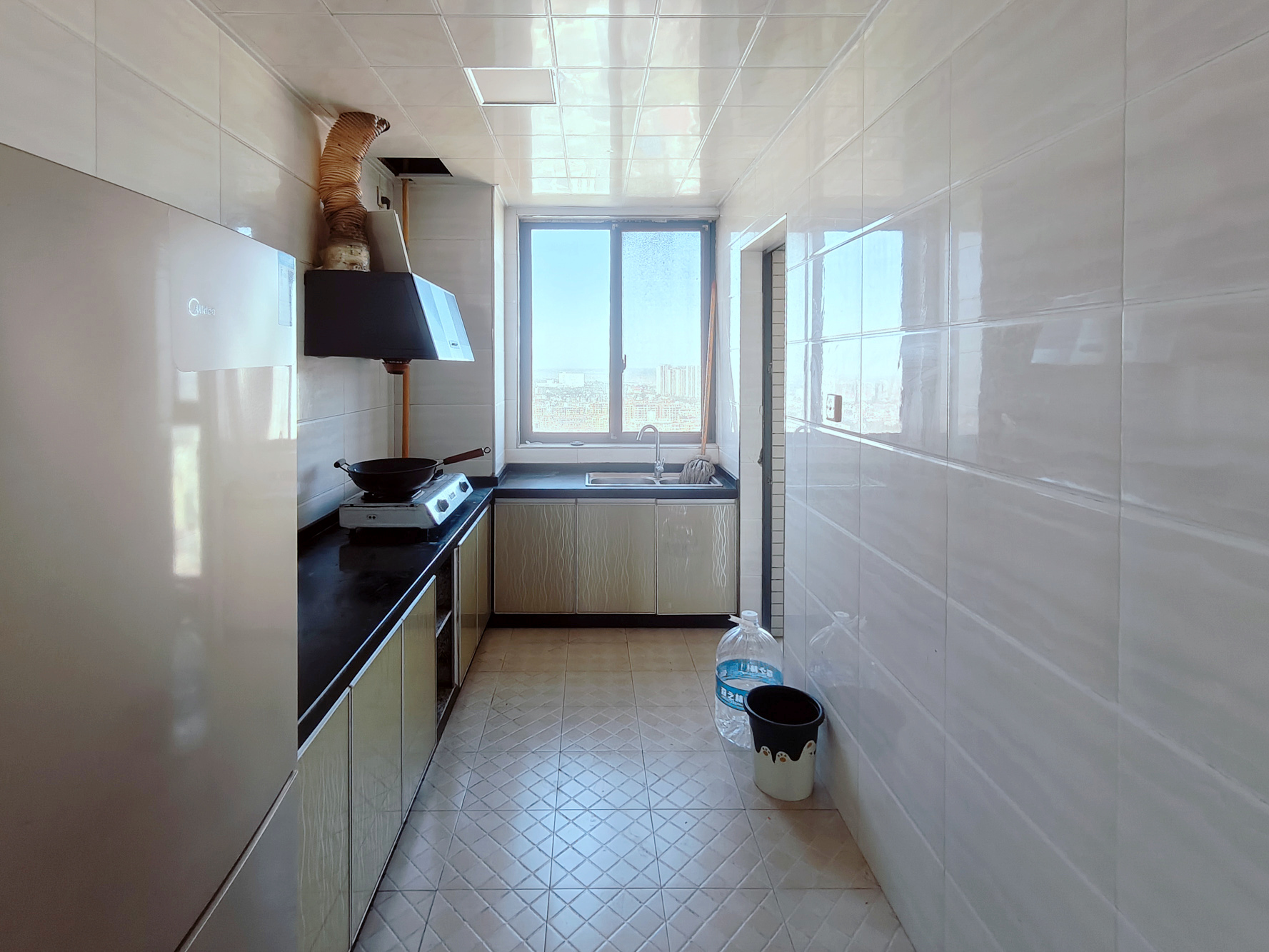 联诚国际城 3室2厅2卫 65.0万 联诚国际城 3室2厅2卫 65.0万厨房