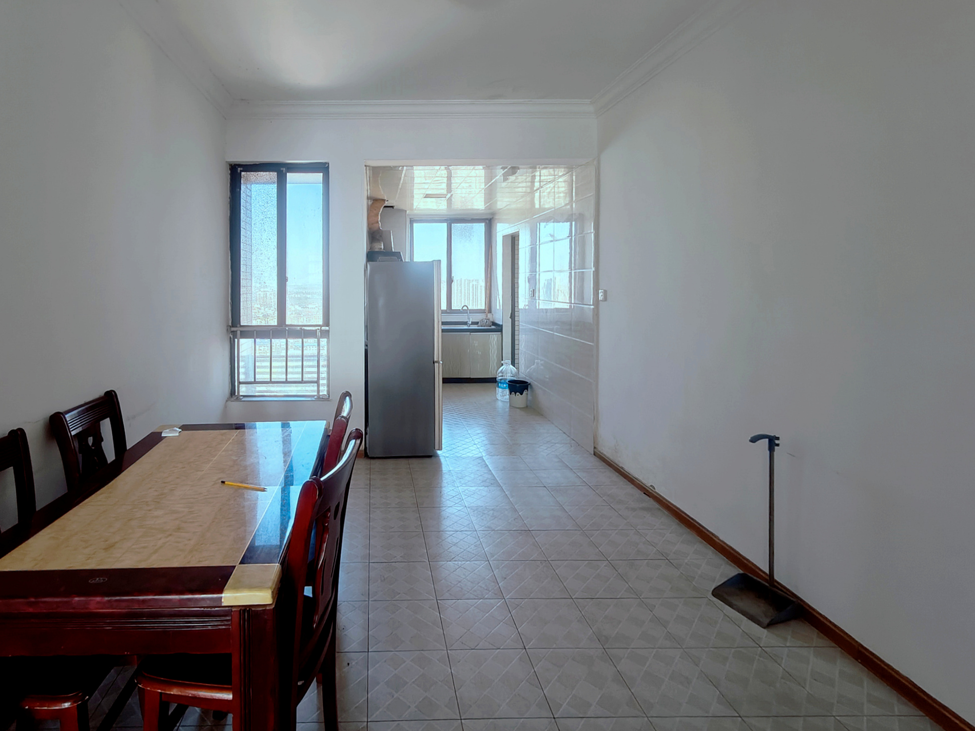 联诚国际城 3室2厅2卫 65.0万 联诚国际城 3室2厅2卫 65.0万客厅