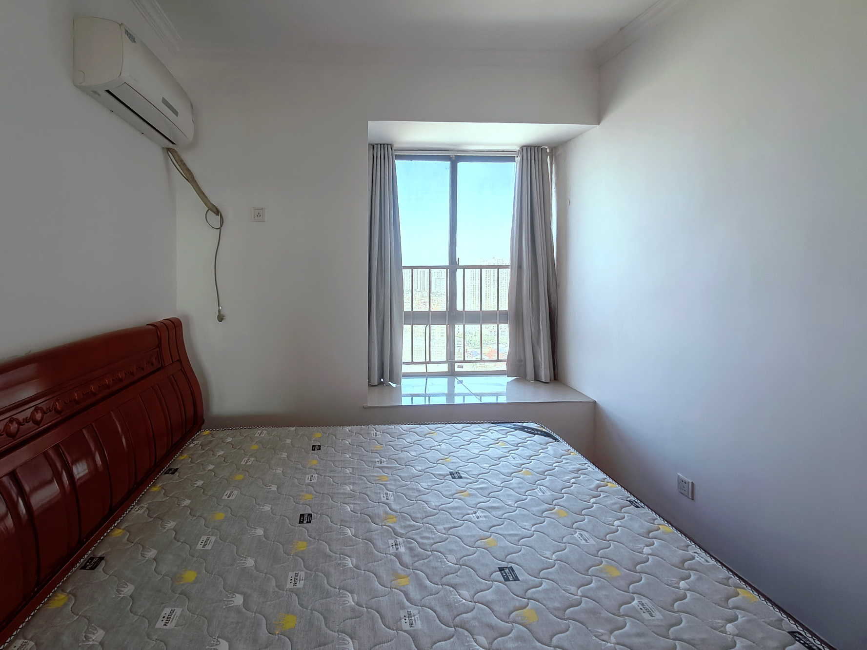 联诚国际城 3室2厅2卫 65.0万 联诚国际城 3室2厅2卫 65.0万卧室