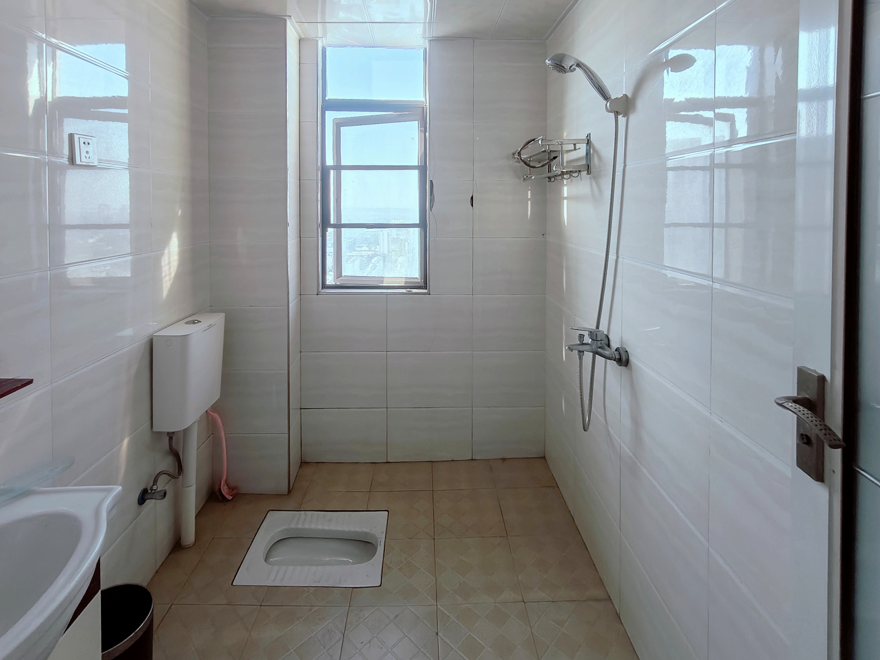 联诚国际城 3室2厅2卫 65.0万 联诚国际城 3室2厅2卫 65.0万卫生间