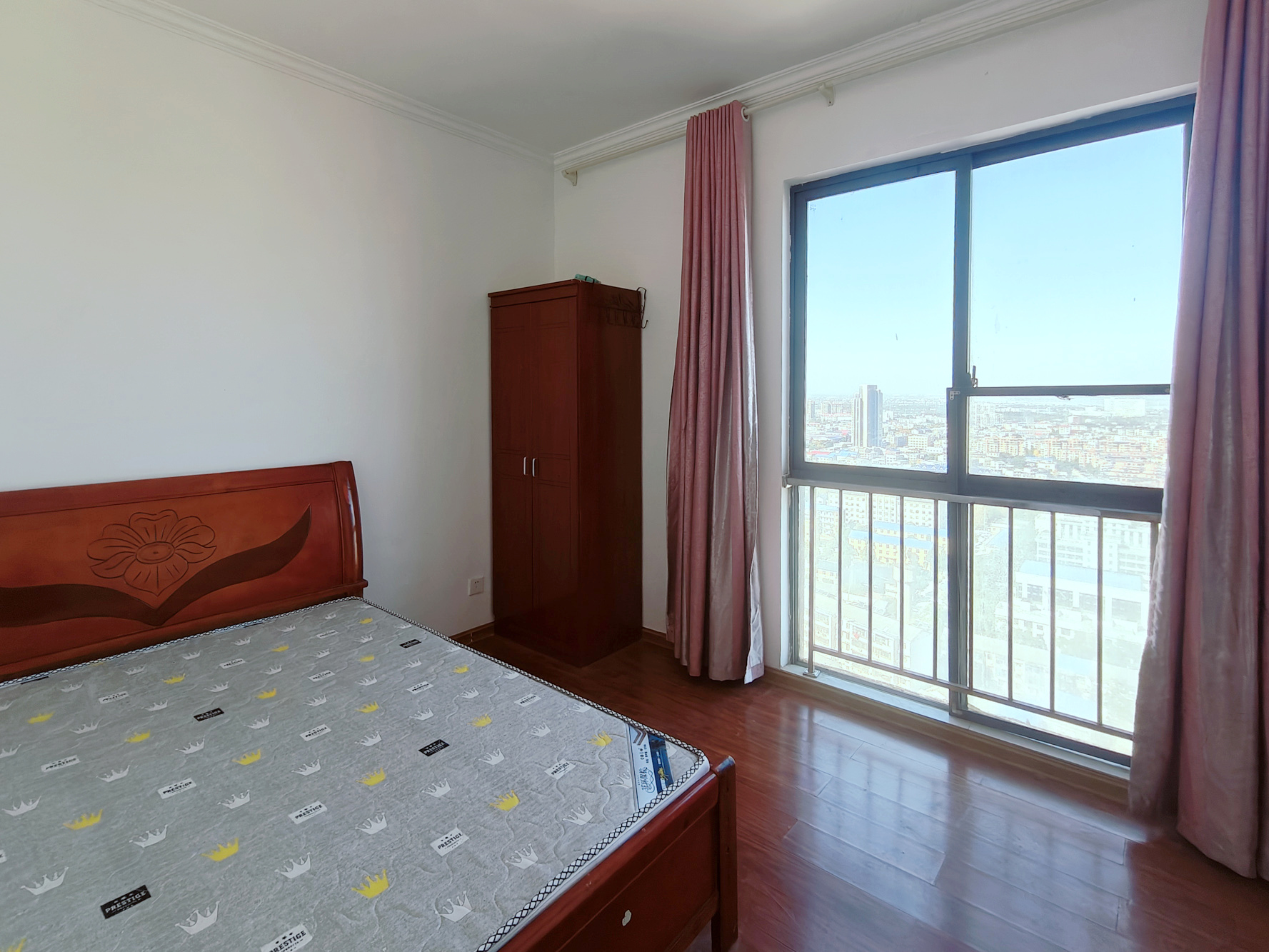 联诚国际城 3室2厅2卫 65.0万 联诚国际城 3室2厅2卫 65.0万卧室