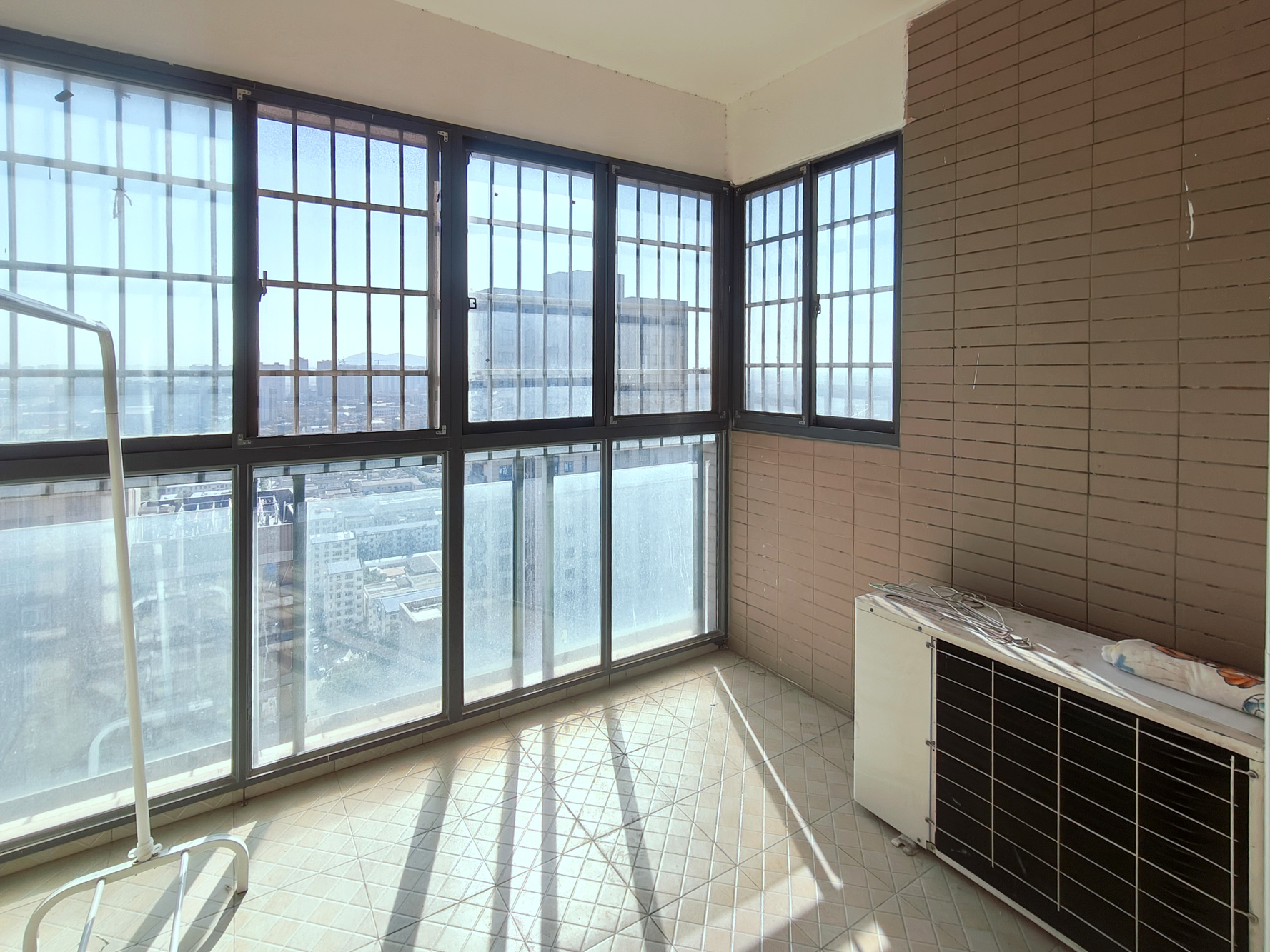 联诚国际城 3室2厅2卫 65.0万 联诚国际城 3室2厅2卫 65.0万阳台