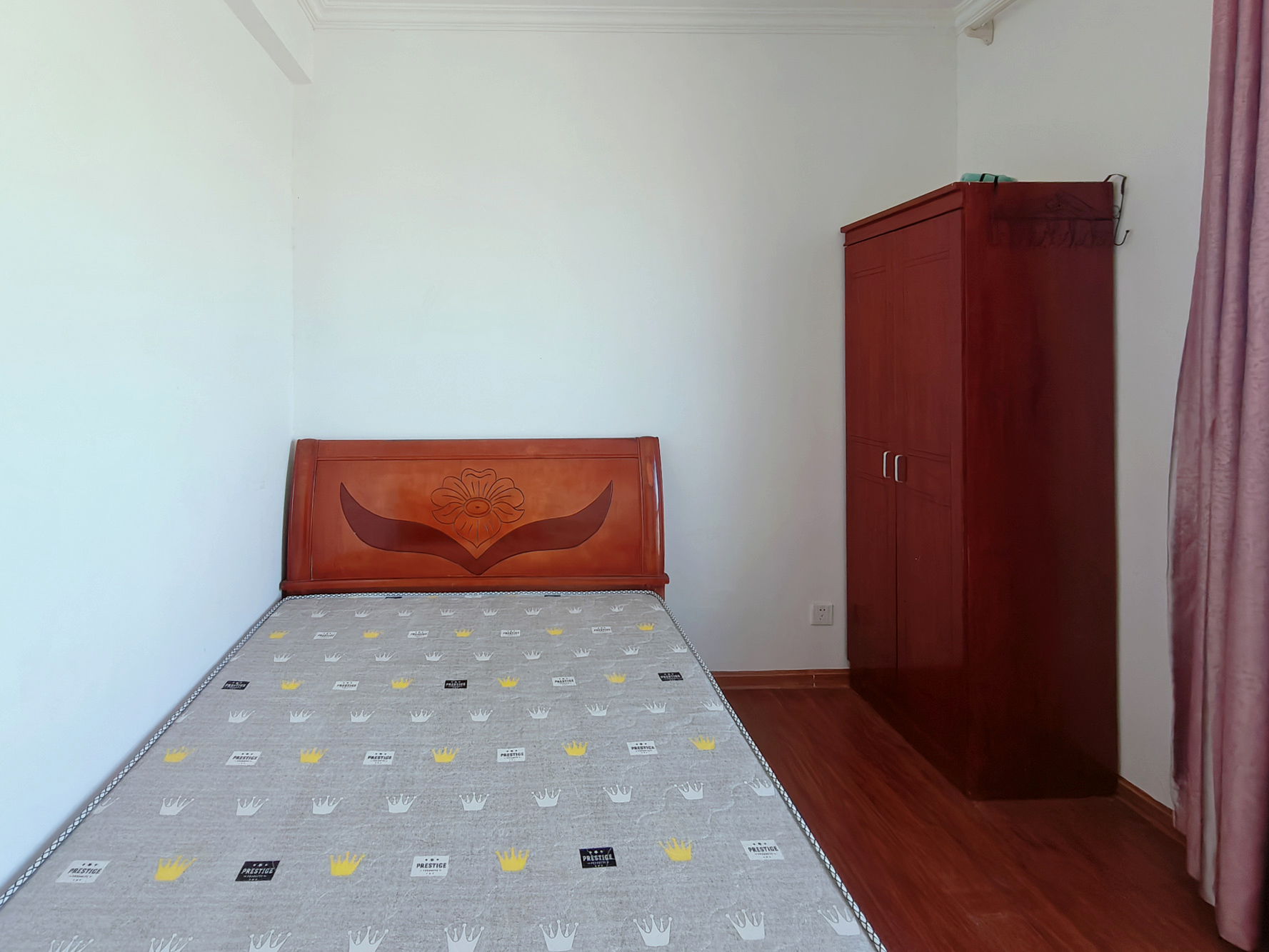 联诚国际城 3室2厅2卫 65.0万 联诚国际城 3室2厅2卫 65.0万卧室