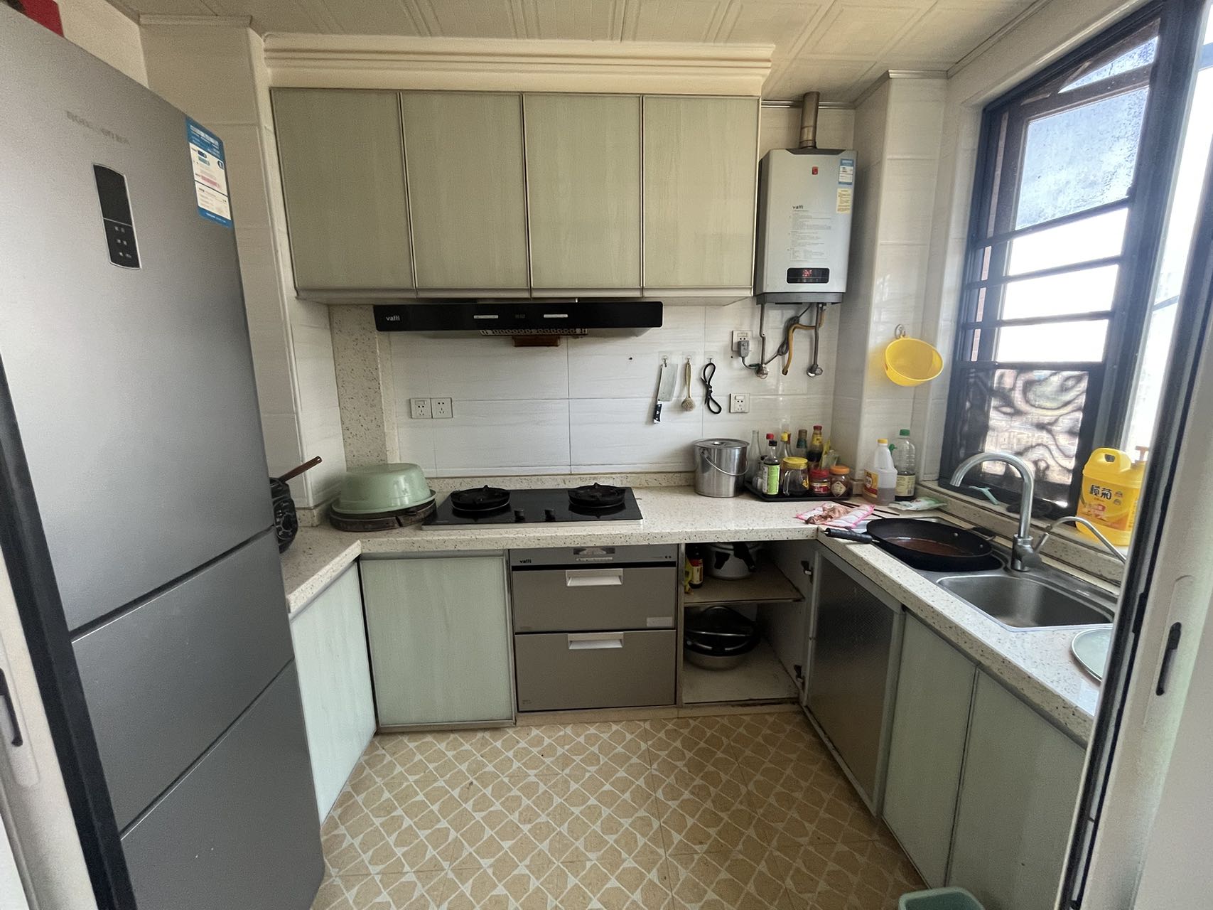 金水湾 3室2厅2卫 1800.0元/月 金水湾 3室2厅2卫 1800.0元/月室内图