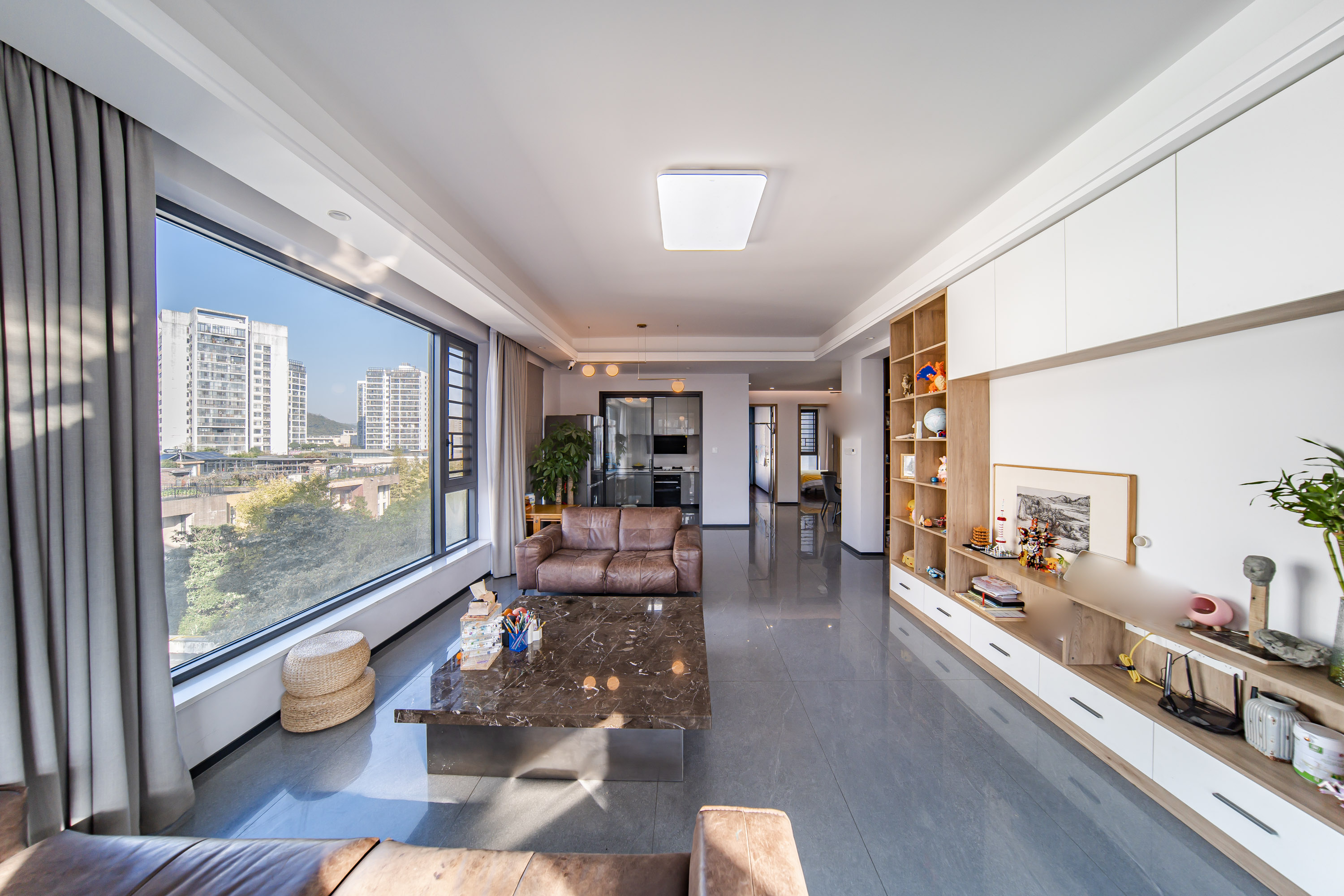 阳光100三期 5室2厅2卫 230.0万 阳光100三期 5室2厅2卫 230.0万客厅