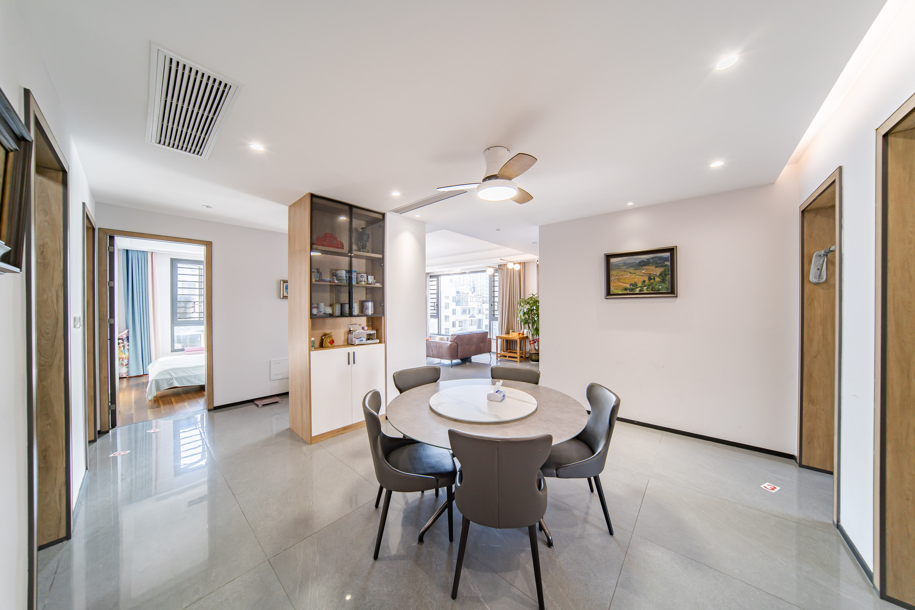 阳光100三期 5室2厅2卫 230.0万 阳光100三期 5室2厅2卫 230.0万其他