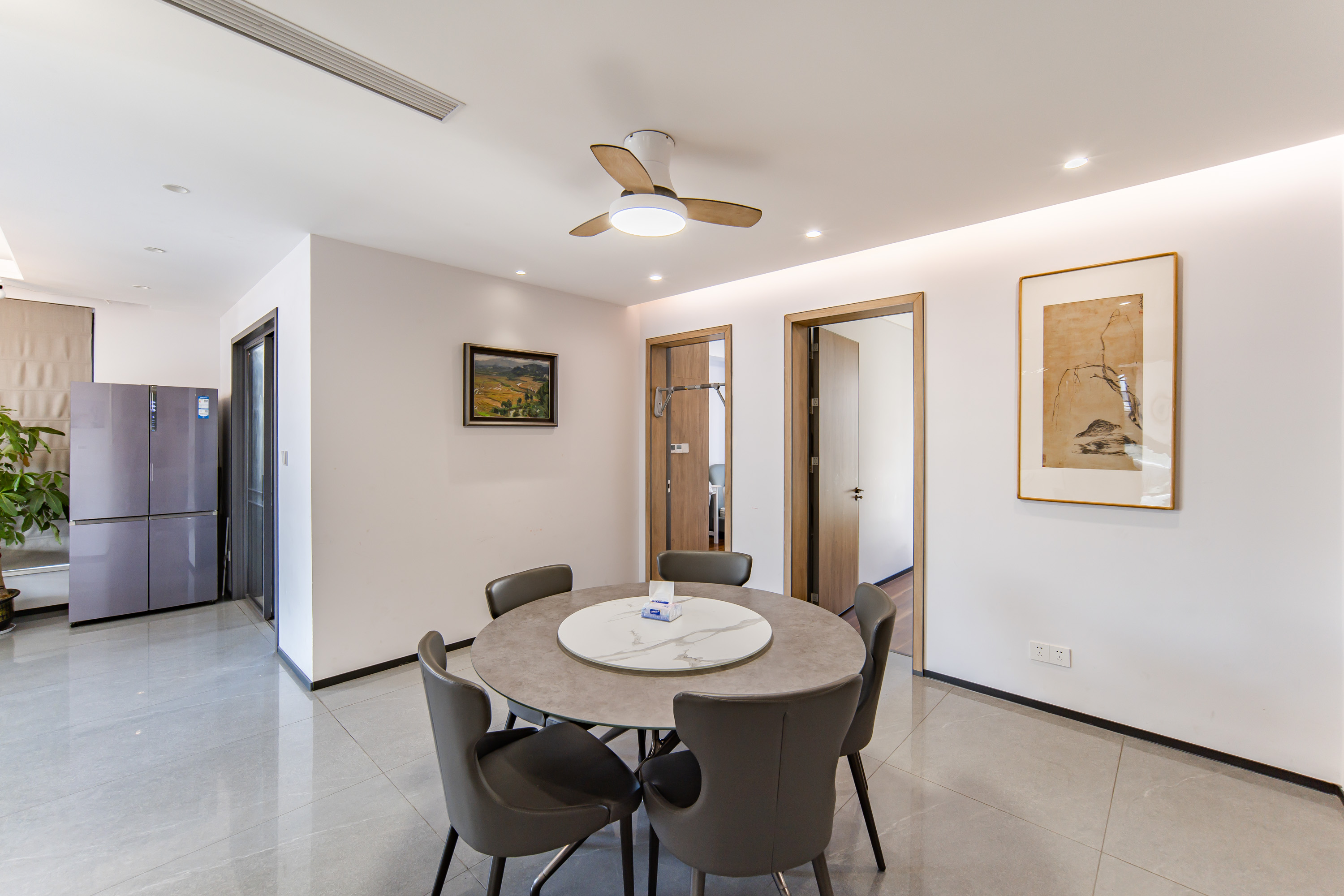 阳光100三期 5室2厅2卫 230.0万 阳光100三期 5室2厅2卫 230.0万其他