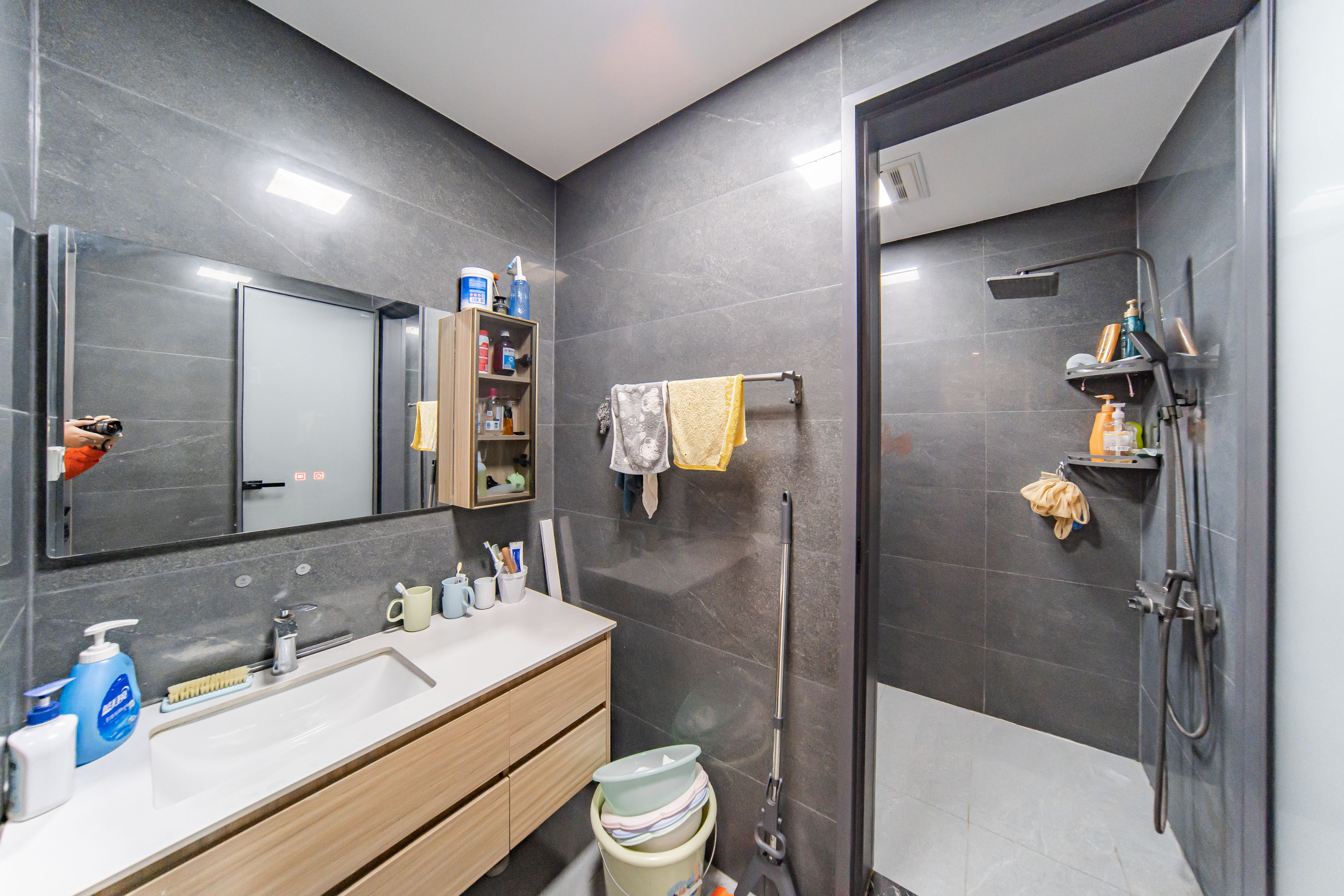 阳光100三期 5室2厅2卫 230.0万 阳光100三期 5室2厅2卫 230.0万卫生间