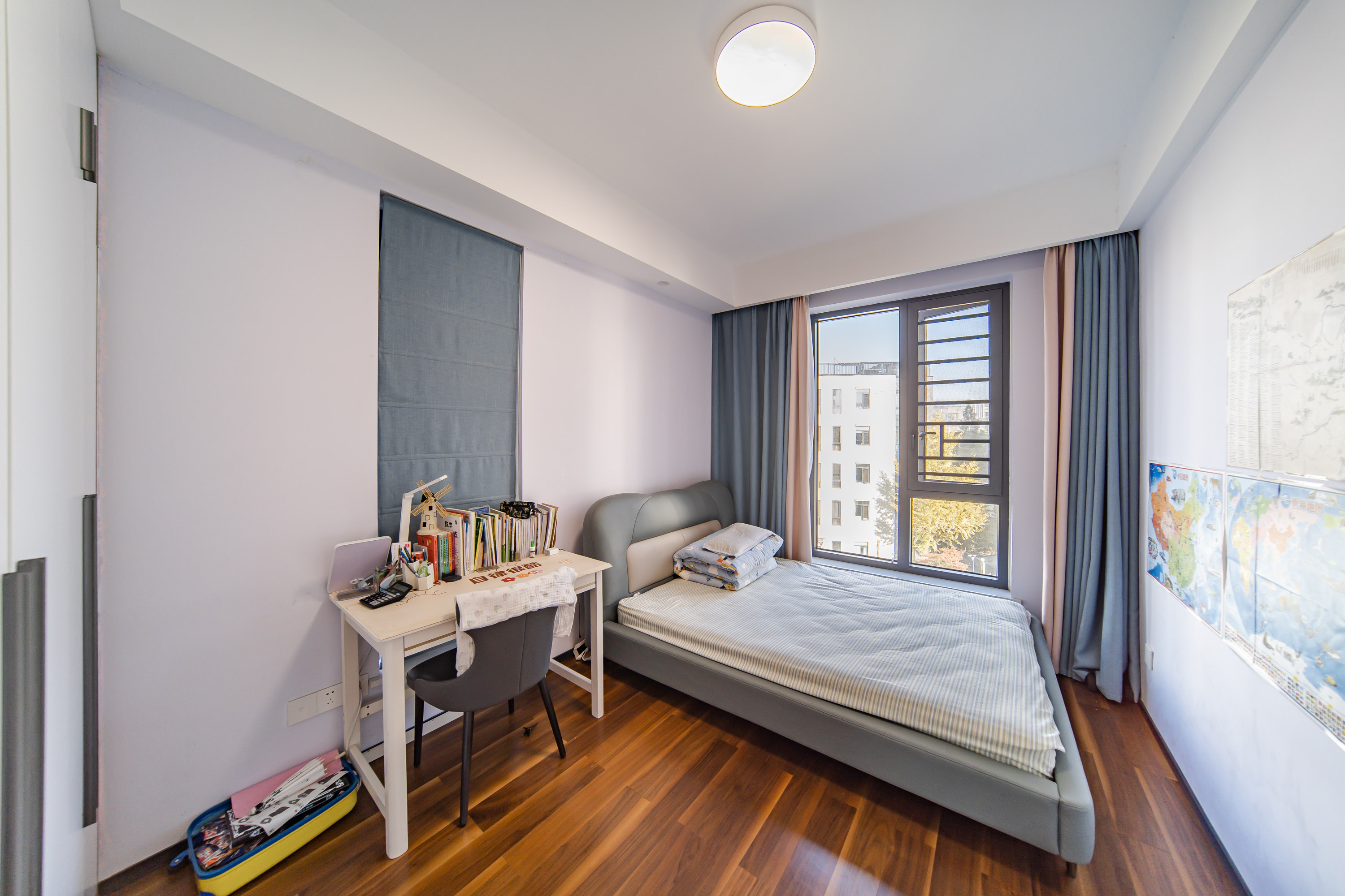 阳光100三期 5室2厅2卫 230.0万 阳光100三期 5室2厅2卫 230.0万卧室