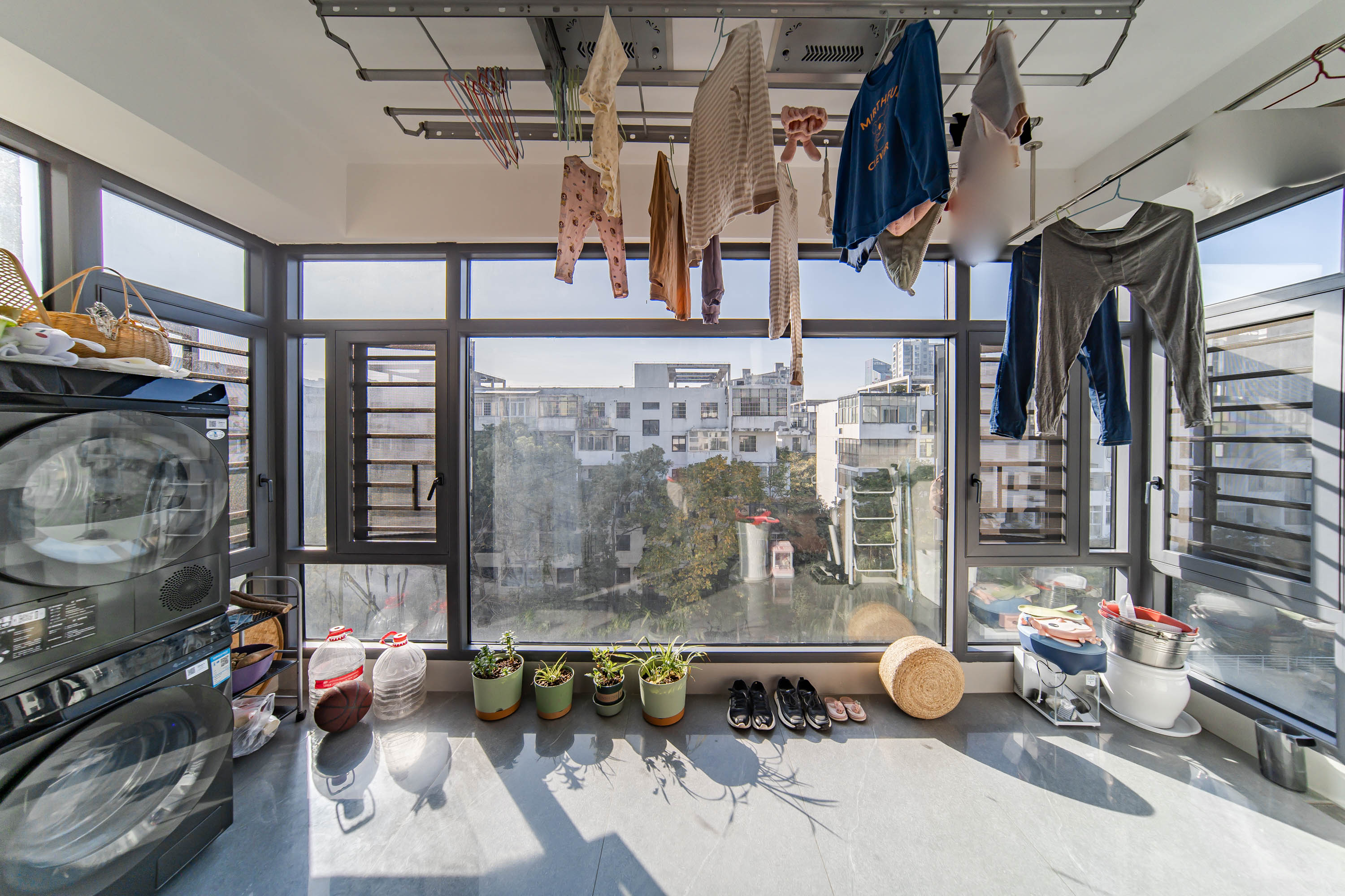 阳光100三期 5室2厅2卫 230.0万 阳光100三期 5室2厅2卫 230.0万阳台