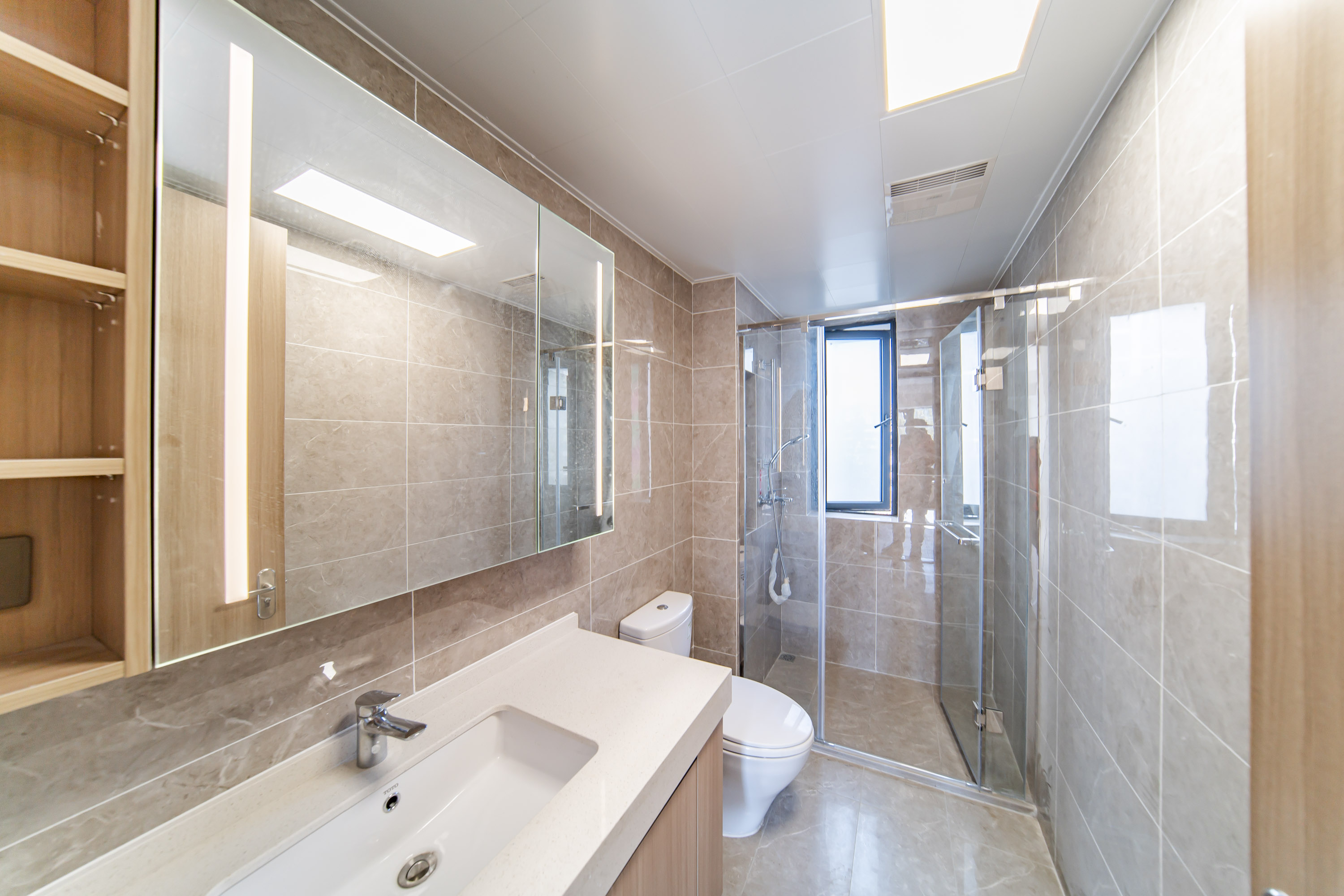 华润凯旋门一期 4室2厅2卫 157.0万 华润凯旋门一期 4室2厅2卫 157.0万卫生间