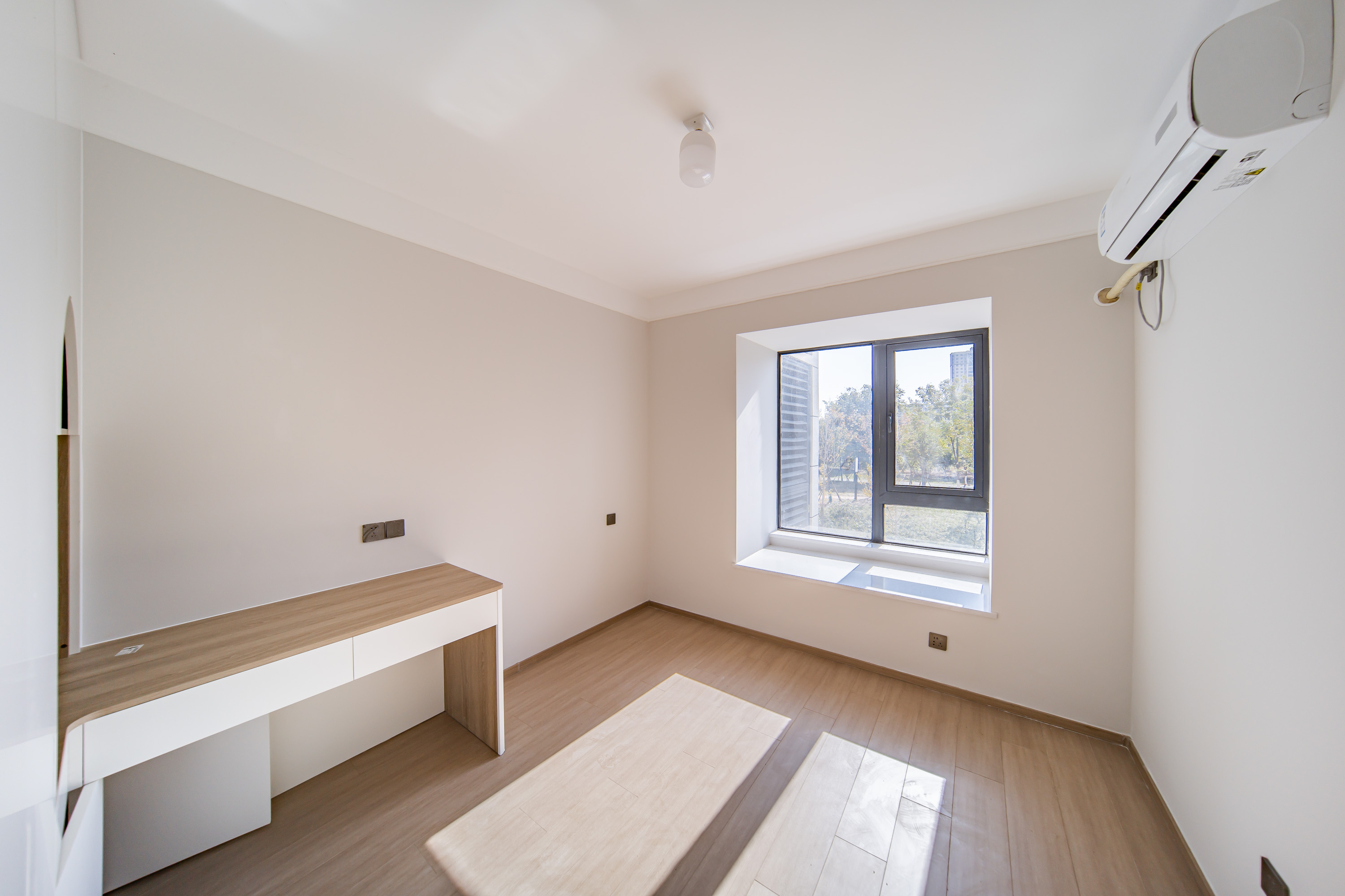 华润凯旋门一期 4室2厅2卫 157.0万 华润凯旋门一期 4室2厅2卫 157.0万卧室