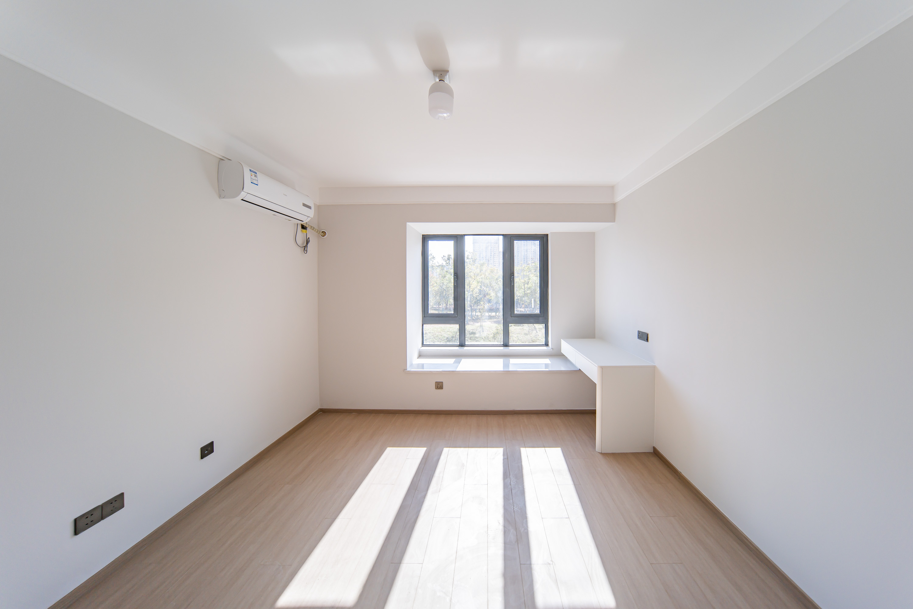 华润凯旋门一期 4室2厅2卫 157.0万 华润凯旋门一期 4室2厅2卫 157.0万卧室