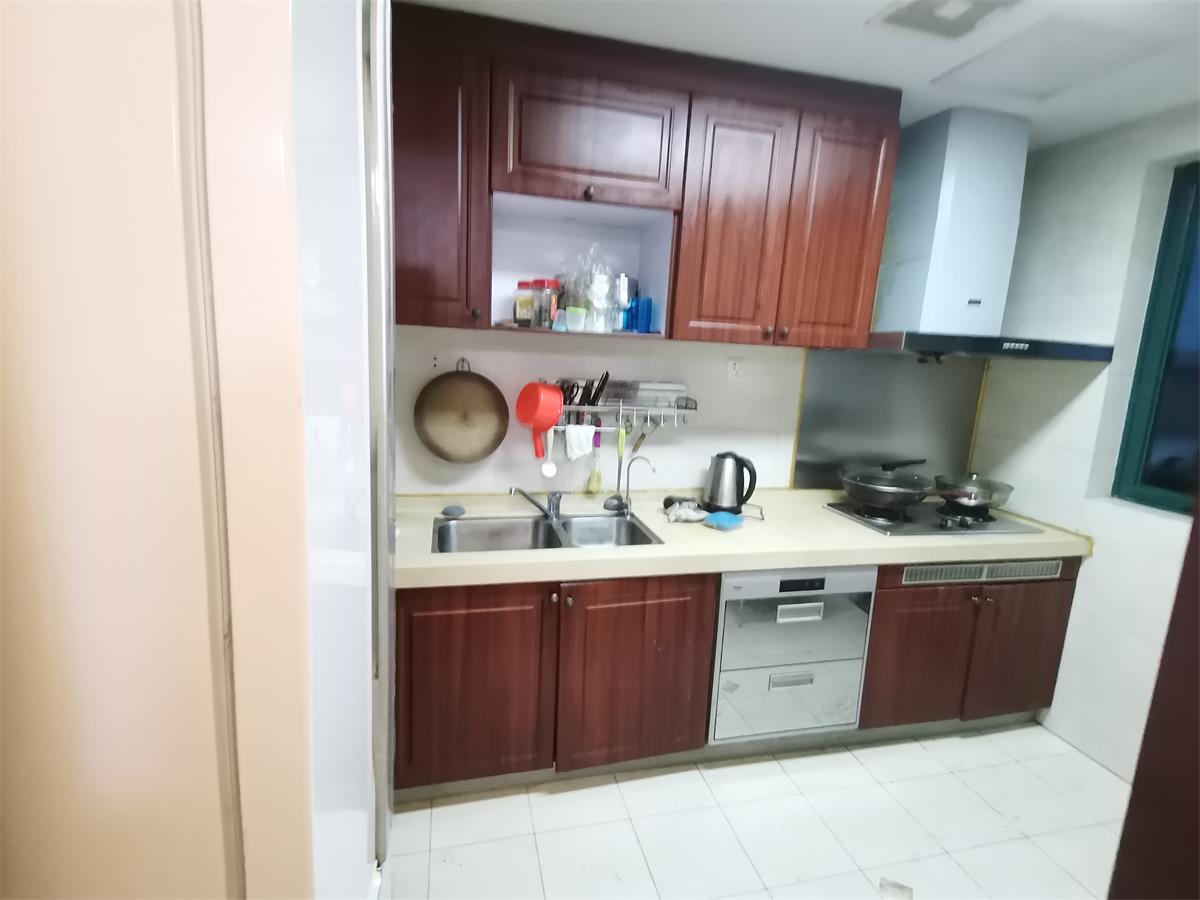 恒大城  3室2厅2卫    2500.0元/月 恒大城  3室2厅2卫    2500.0元/月室内图