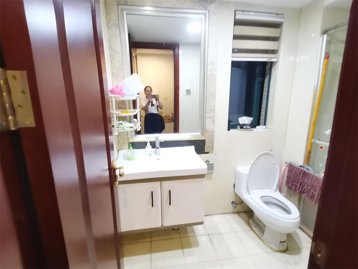 恒大城  3室2厅2卫    2500.0元/月 恒大城  3室2厅2卫    2500.0元/月室内图