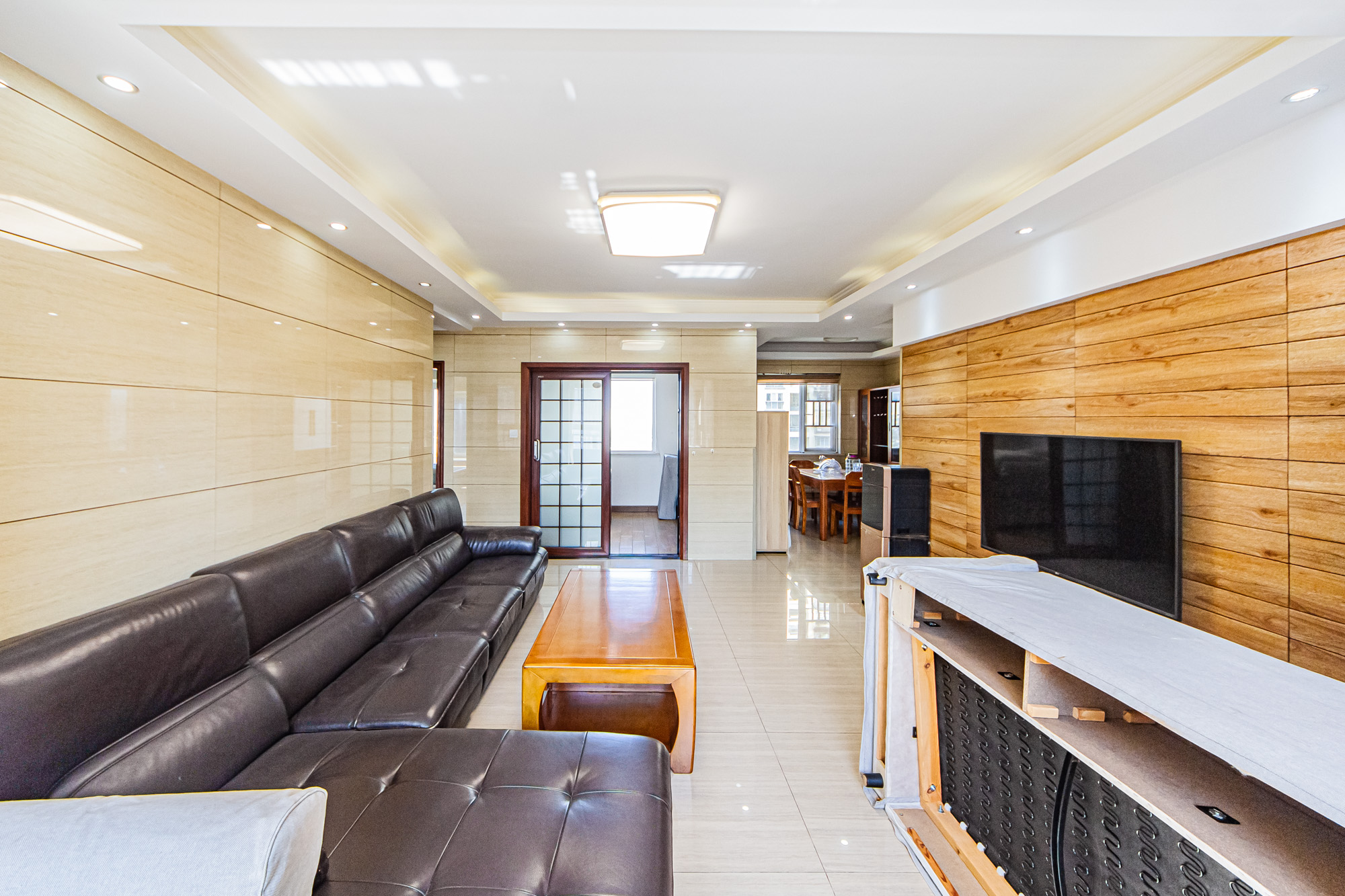 万国城(当代满庭春MOMA)三期  4室2厅2卫    128.0万 万国城(当代满庭春MOMA)三期  4室2厅2卫    128.0万客厅