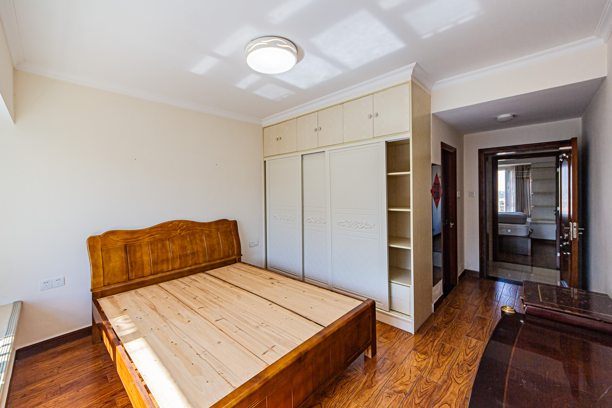 万国城(当代满庭春MOMA)三期  4室2厅2卫    128.0万 万国城(当代满庭春MOMA)三期  4室2厅2卫    128.0万卧室