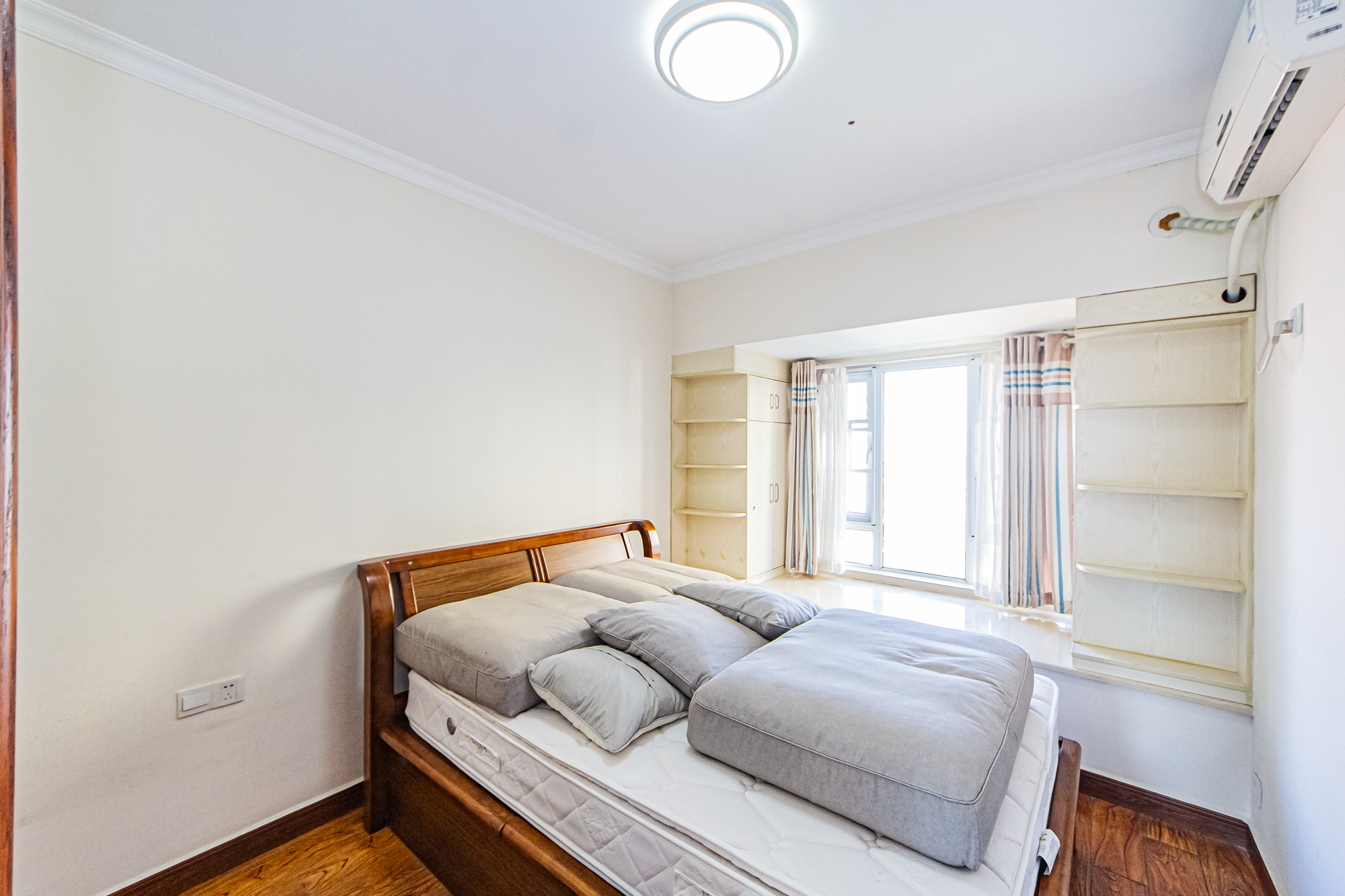 万国城(当代满庭春MOMA)三期  4室2厅2卫    128.0万 万国城(当代满庭春MOMA)三期  4室2厅2卫    128.0万卧室