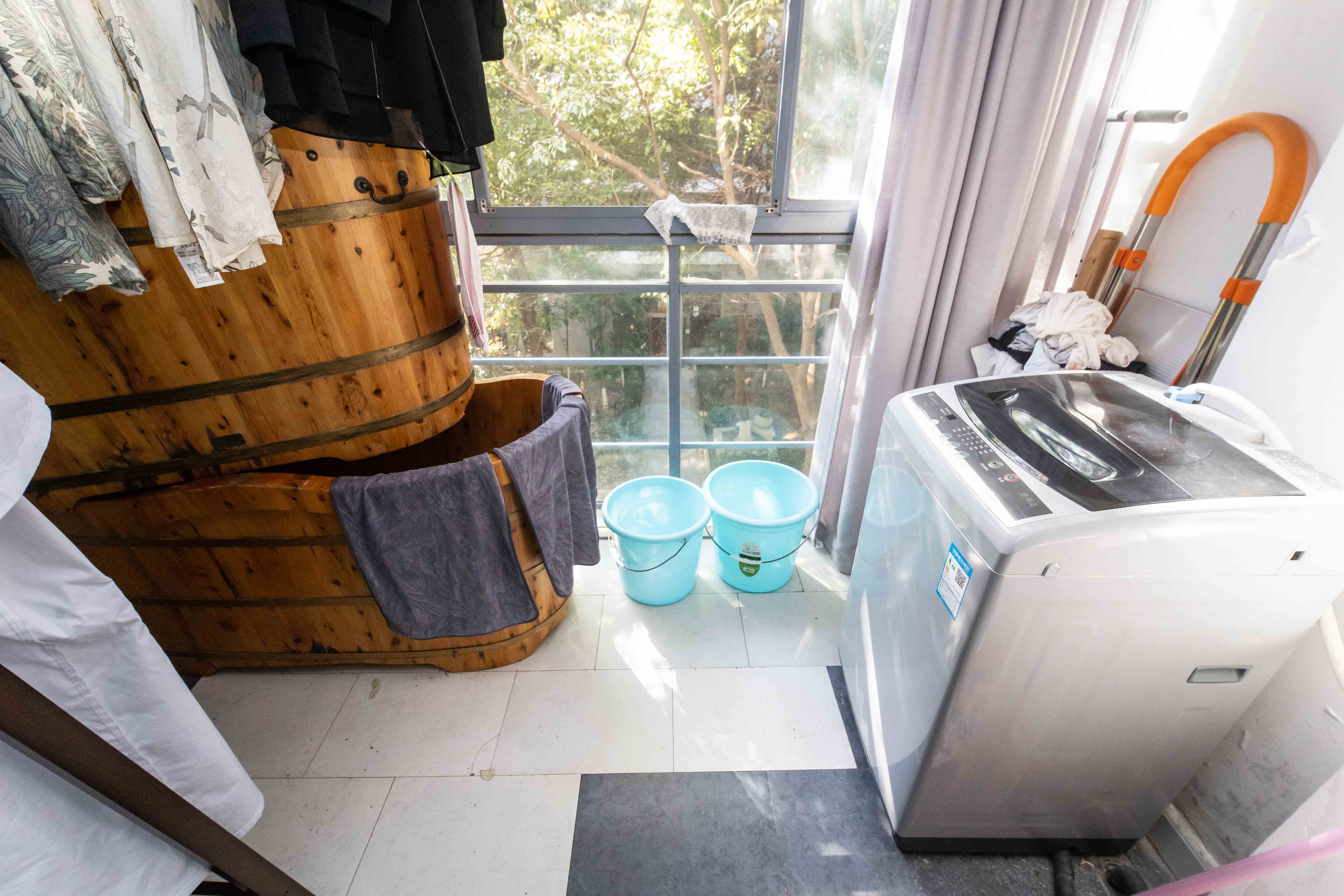 银港水晶城  2室2厅1卫   64.00万阳台