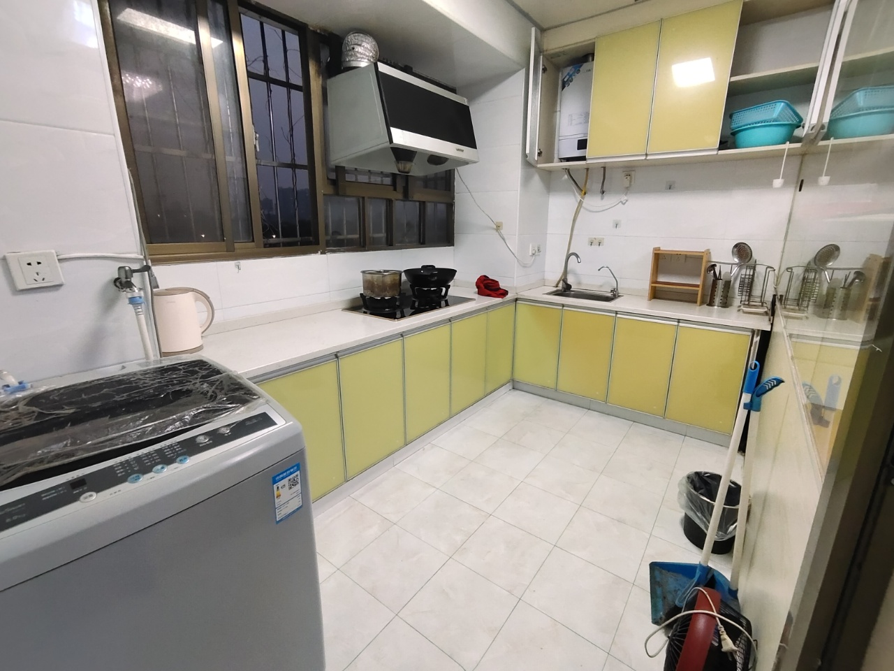 红港路综合楼 2室1厅1卫 1000.0元/月 红港路综合楼 2室1厅1卫 1000.0元/月室内图