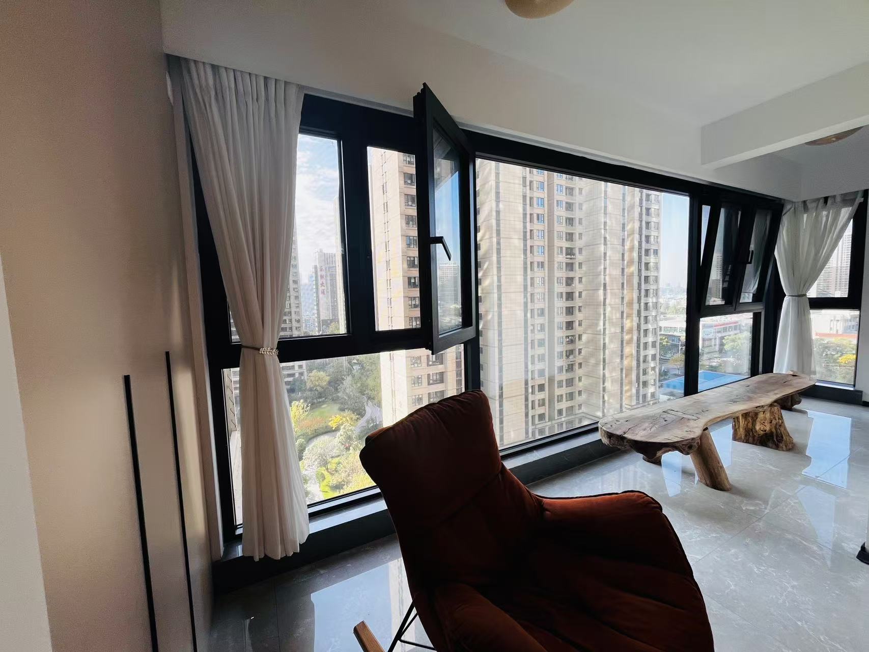 龙湖铂金中心(龙湖春江郦城)  4室2厅2卫    7000.0元/月 龙湖铂金中心(龙湖春江郦城)  4室2厅2卫    7000.0元/月室内图