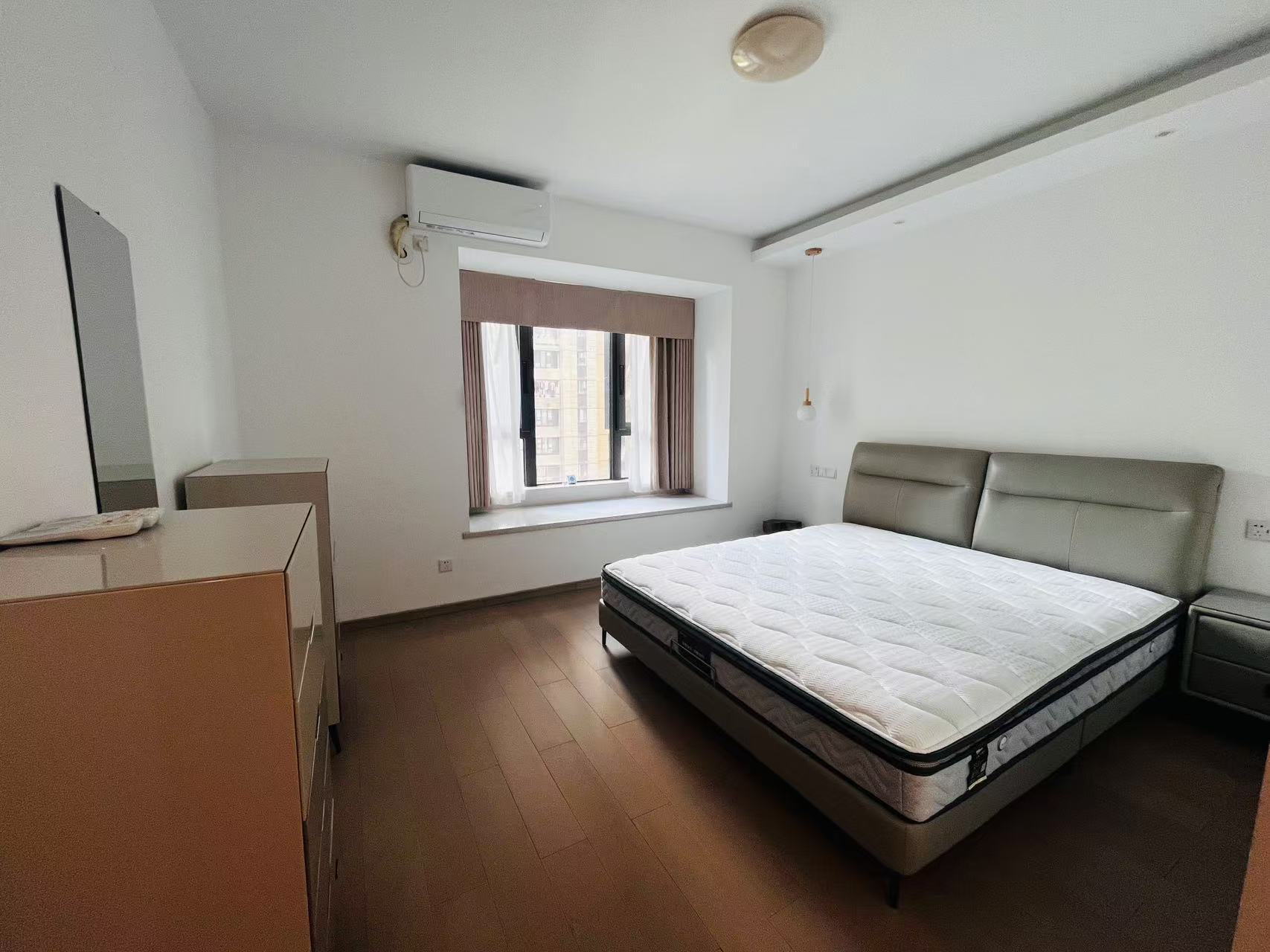 龙湖铂金中心(龙湖春江郦城)  4室2厅2卫    7000.0元/月 龙湖铂金中心(龙湖春江郦城)  4室2厅2卫    7000.0元/月室内图