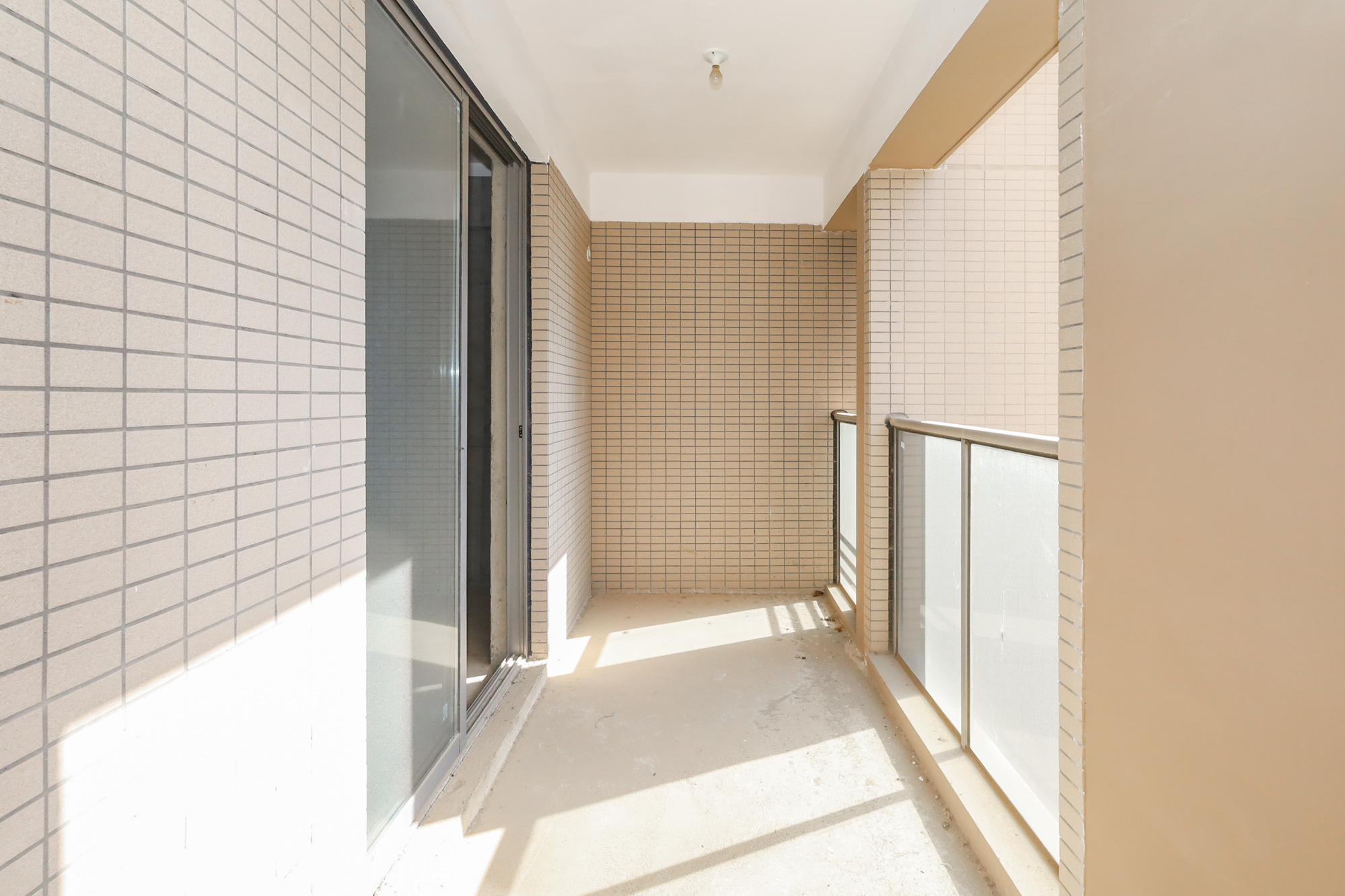 八方小区B区  4室2厅2卫   586.00万阳台