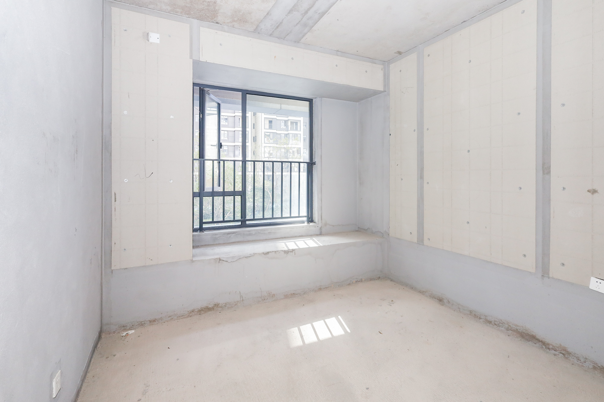 轨道中建麓江府  4室2厅3卫   320.00万卧室
