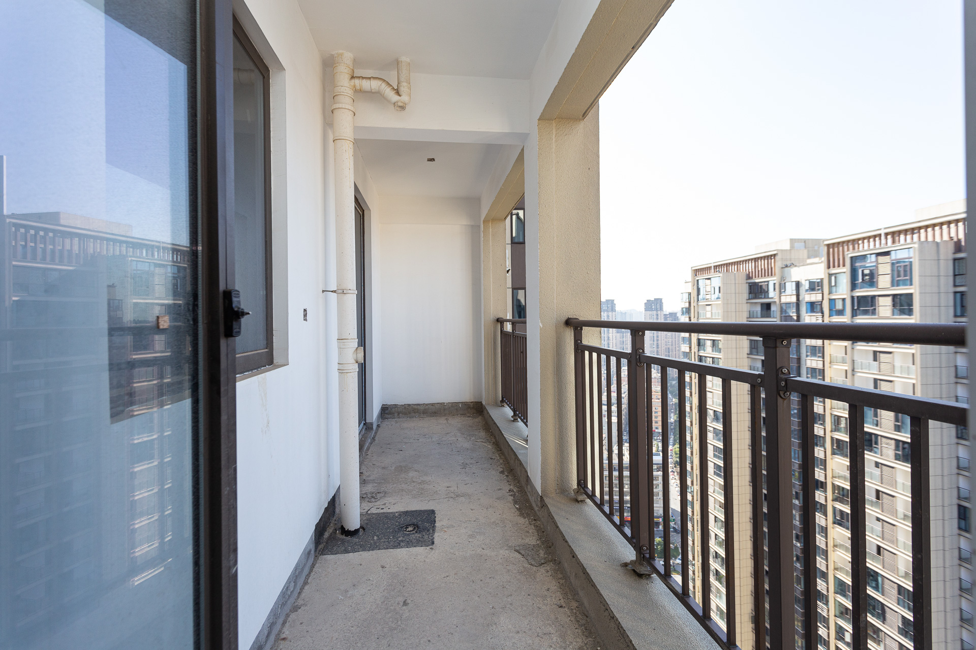 润和湘江天地D区 4室2厅2卫 148.0万 润和湘江天地D区 4室2厅2卫 148.0万阳台