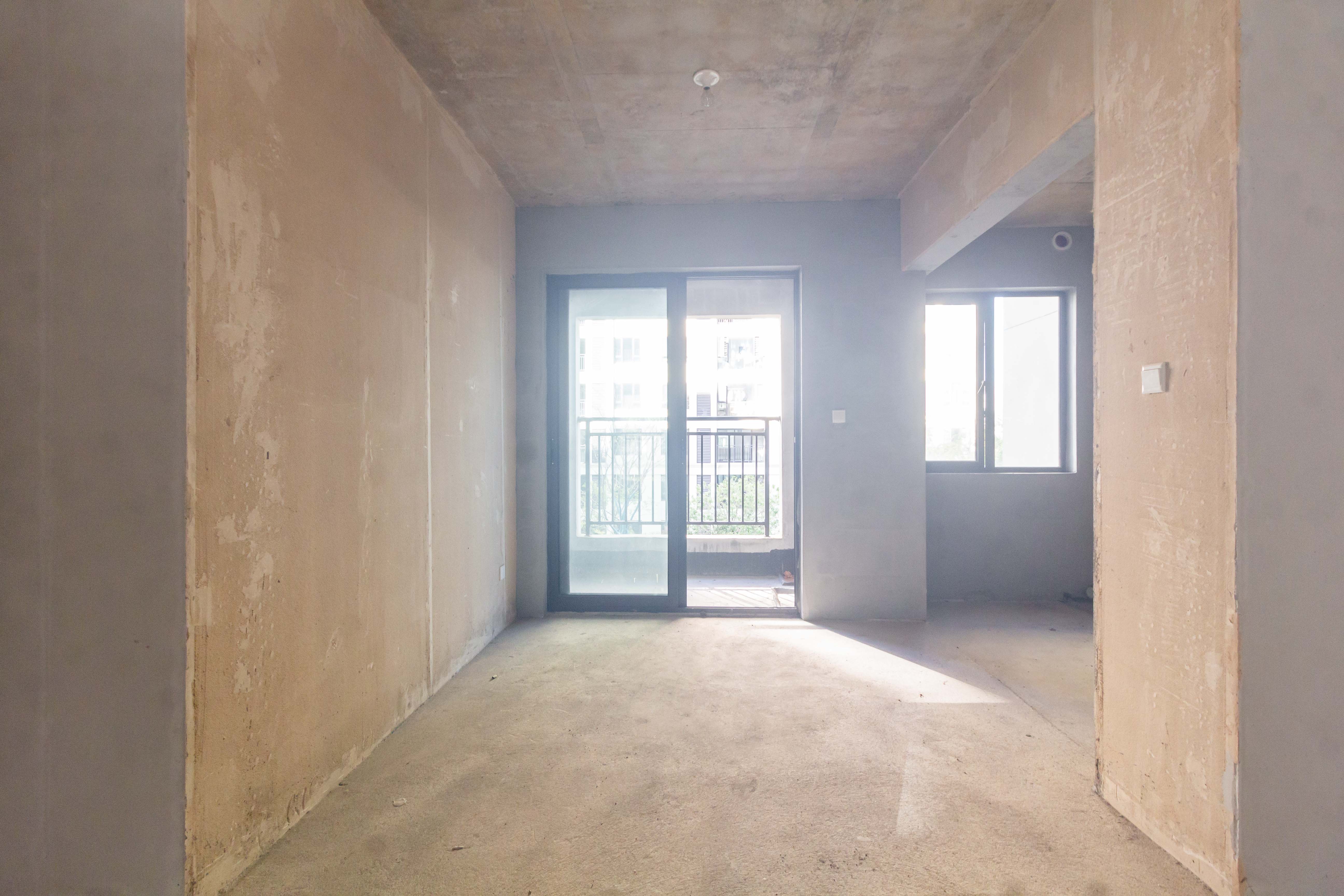 新城恒伟汇隽风华  4室2厅2卫    85.0万客厅