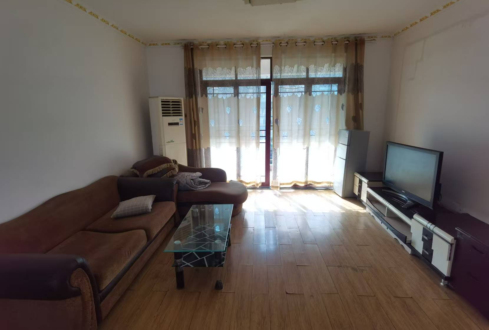 华天苑 3室2厅2卫 2400.0元/月 华天苑 3室2厅2卫 2400.0元/月室内图