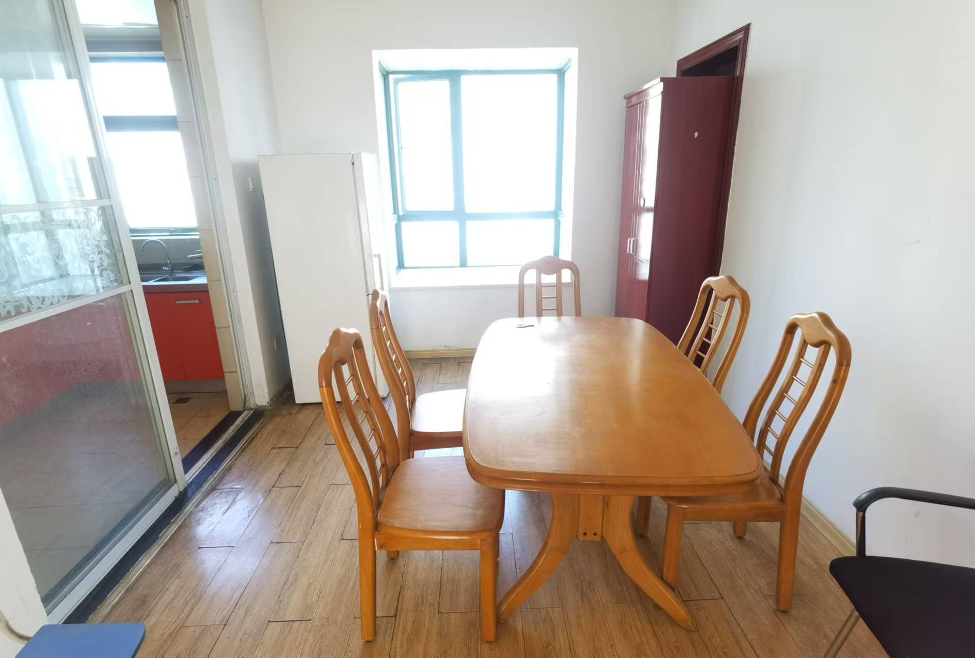 华天苑 3室2厅2卫 2400.0元/月 华天苑 3室2厅2卫 2400.0元/月室内图