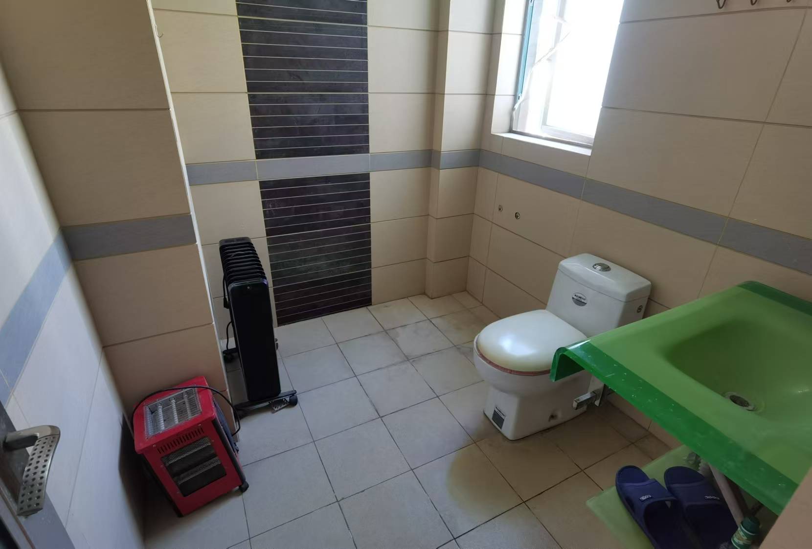 华天苑 3室2厅2卫 2400.0元/月 华天苑 3室2厅2卫 2400.0元/月室内图