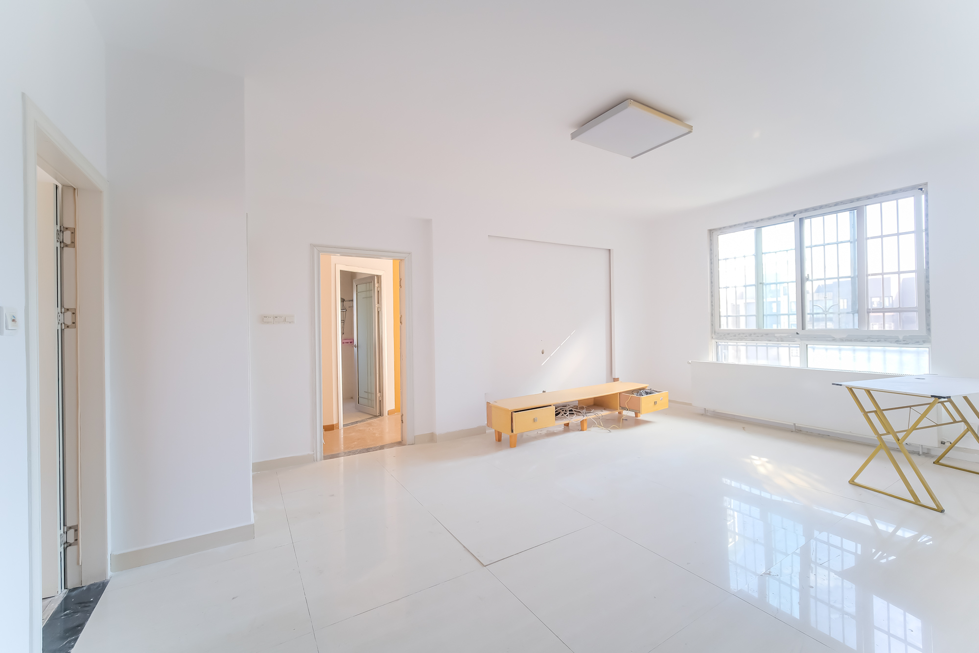 山水湾  4室2厅2卫    59.0万客厅