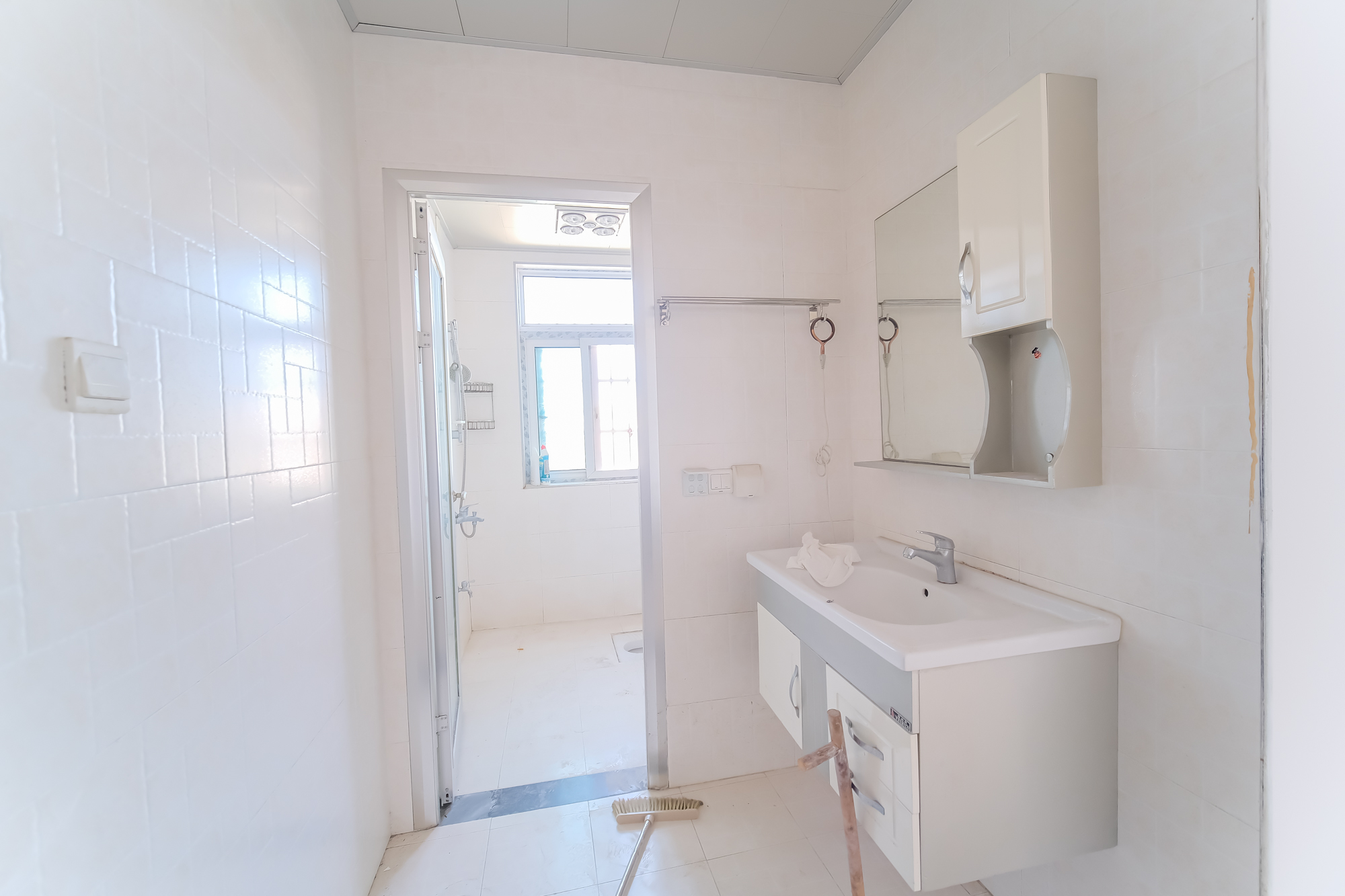 山水湾  4室2厅2卫    59.0万卫生间