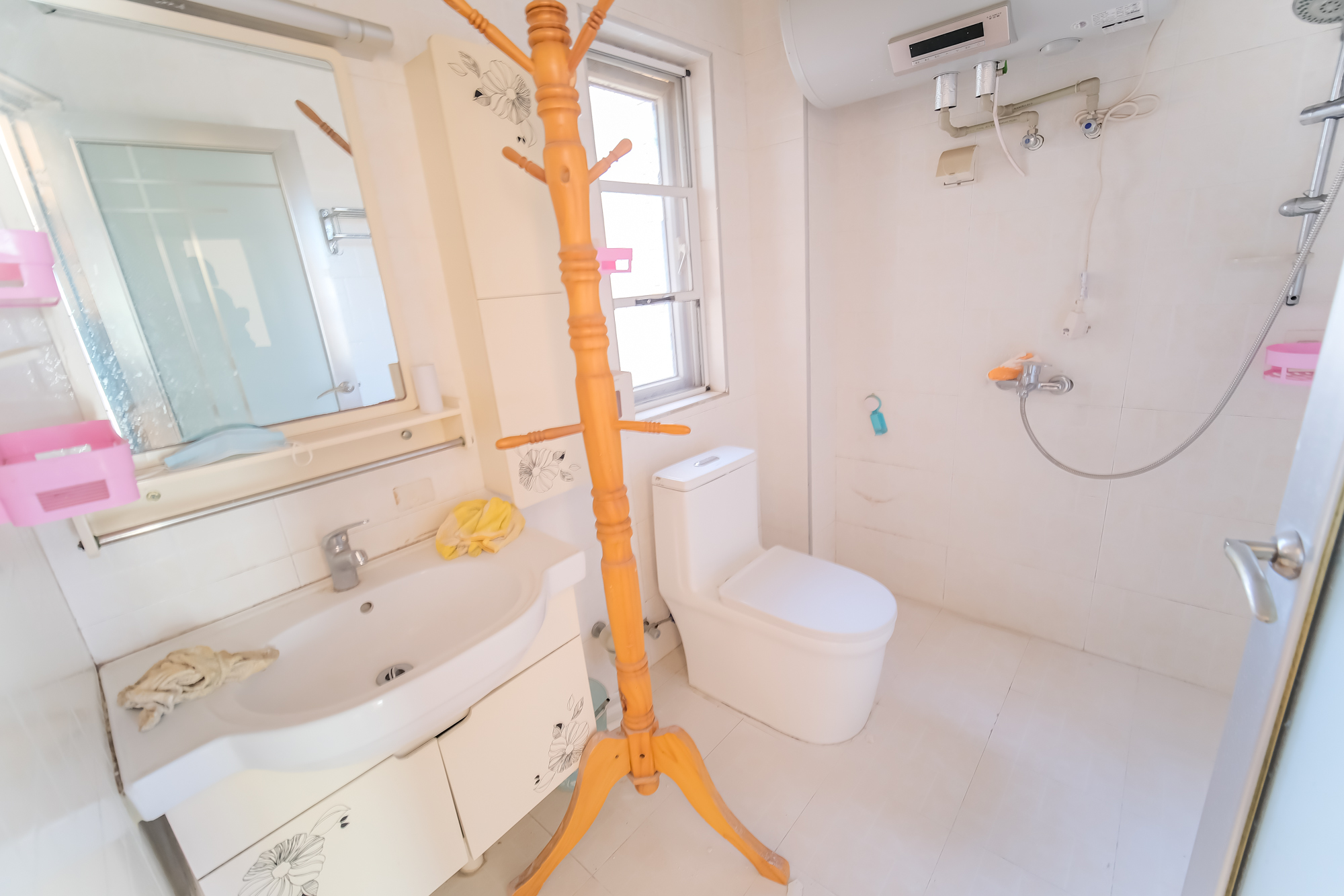 山水湾  4室2厅2卫    59.0万卫生间