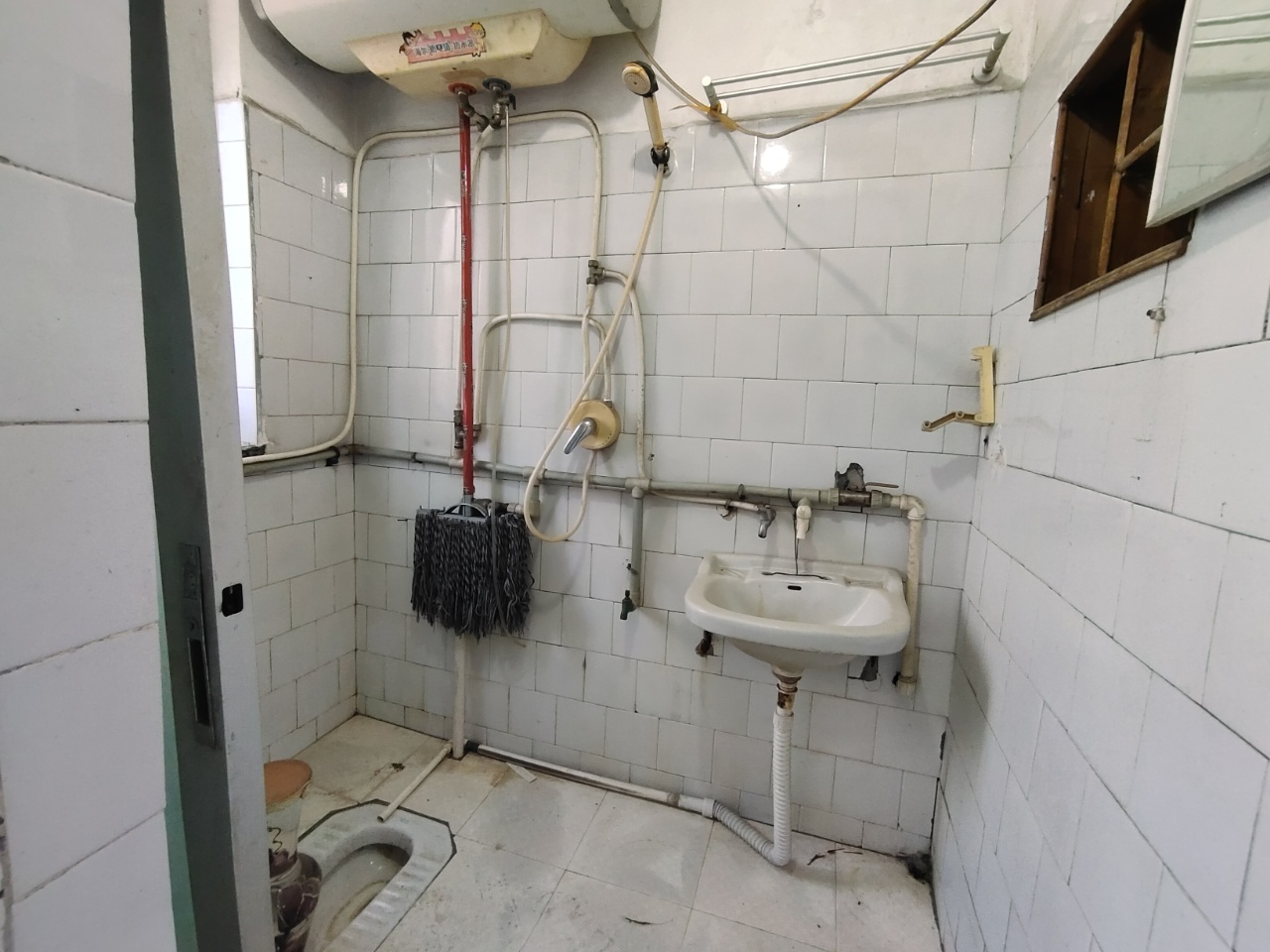 银馨家园(贺家土电厂生活区) 2室1厅1卫 9.8万 银馨家园(贺家土电厂生活区) 2室1厅1卫 9.8万室内图