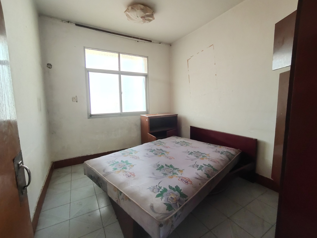 银馨家园(贺家土电厂生活区) 2室1厅1卫 9.8万 银馨家园(贺家土电厂生活区) 2室1厅1卫 9.8万室内图