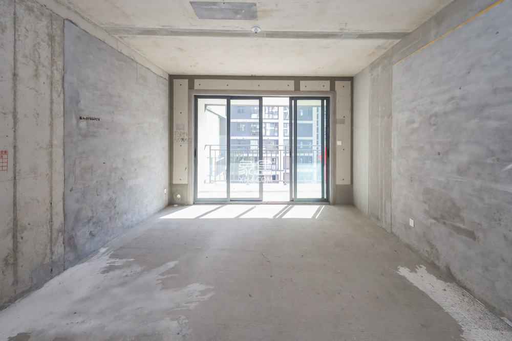 轨道中建麓江府  4室2厅2卫   193.00万