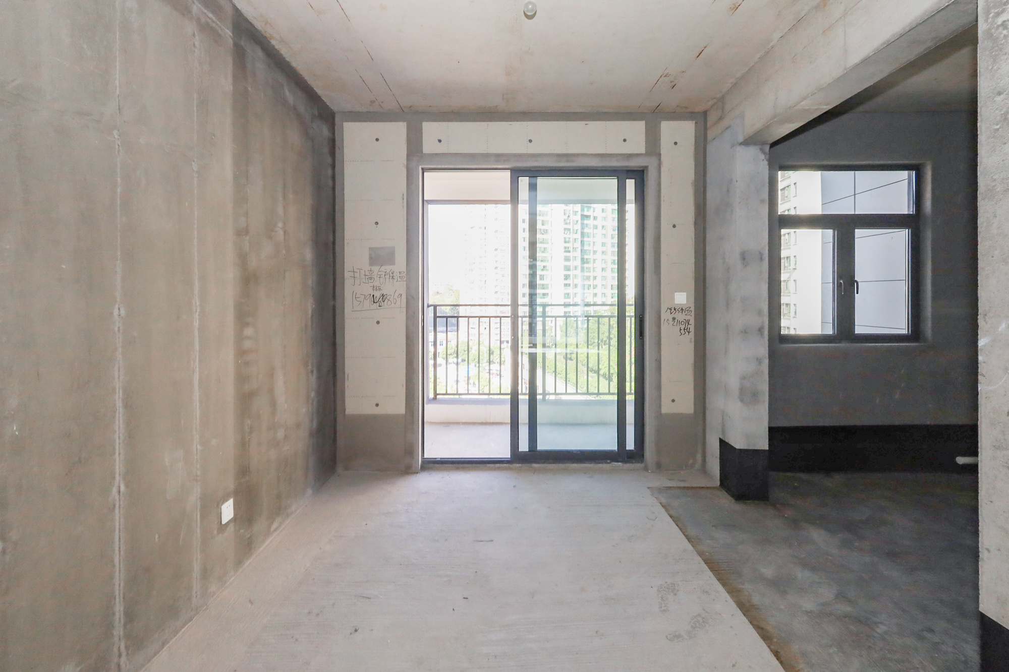 轨道中建麓江府  4室2厅2卫    180.0万其他