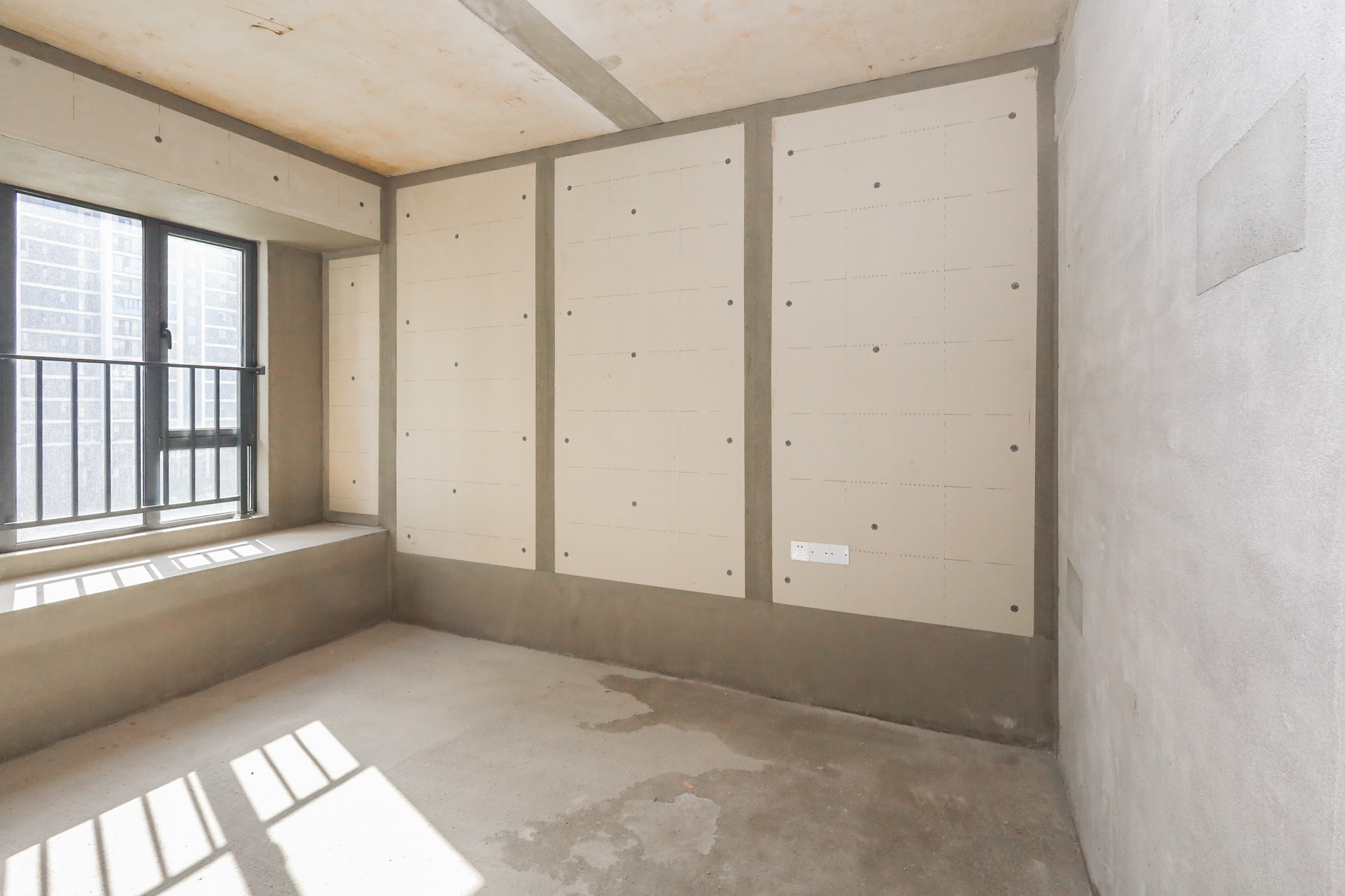 轨道中建麓江府  4室2厅2卫    180.0万卧室
