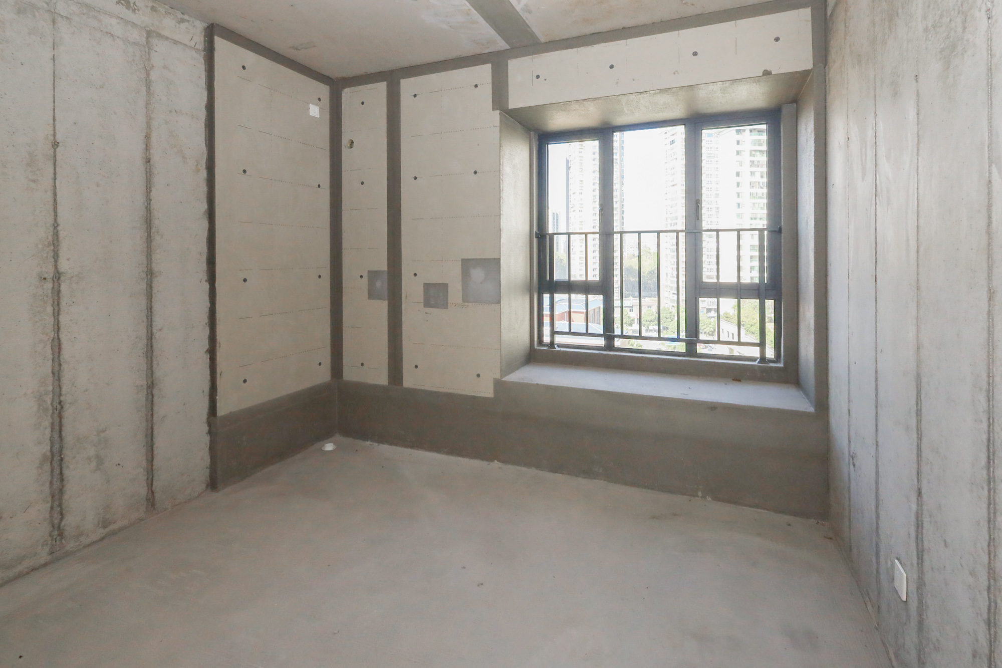 轨道中建麓江府  4室2厅2卫    180.0万卧室