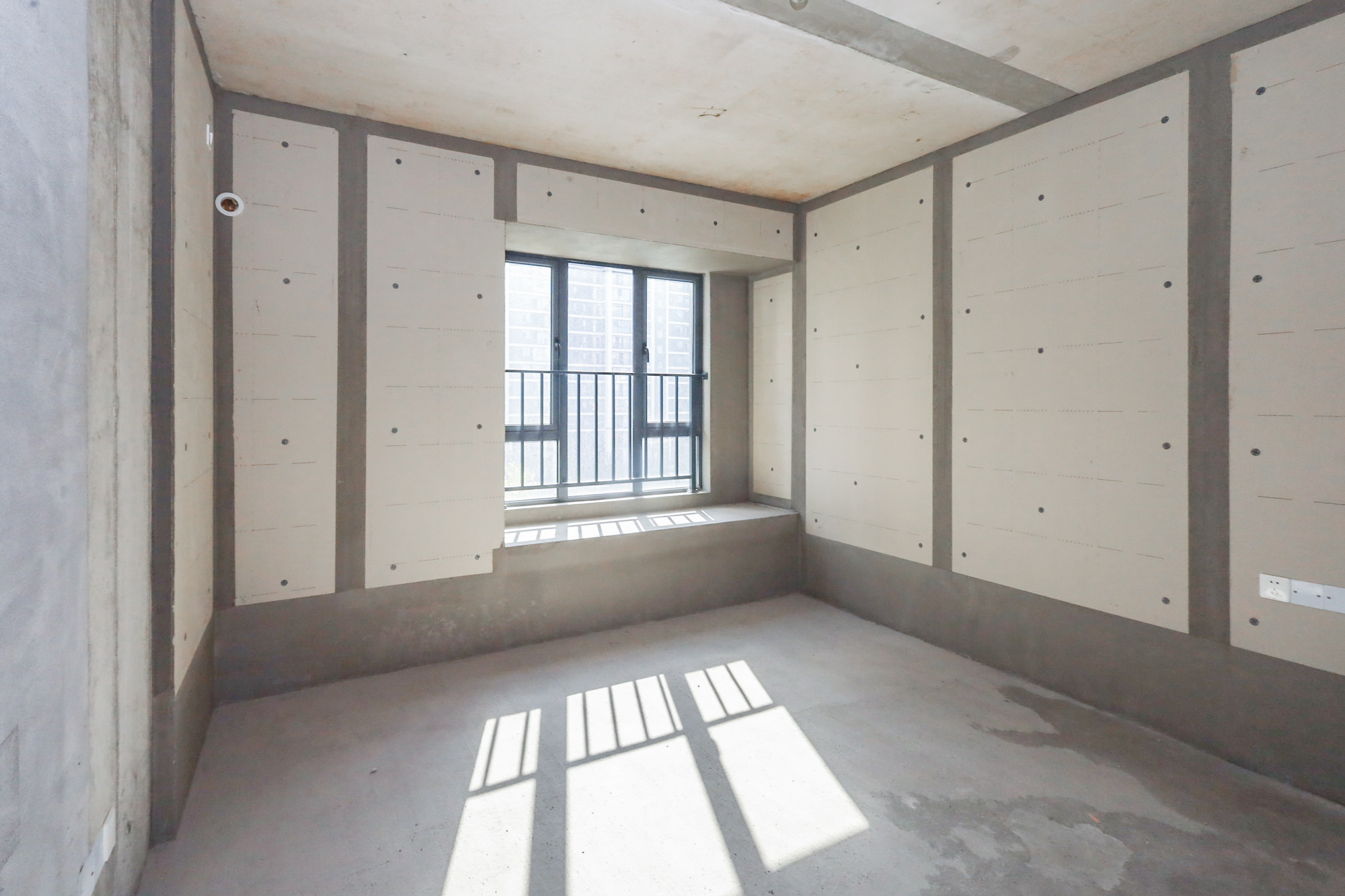 轨道中建麓江府  4室2厅2卫    180.0万卧室
