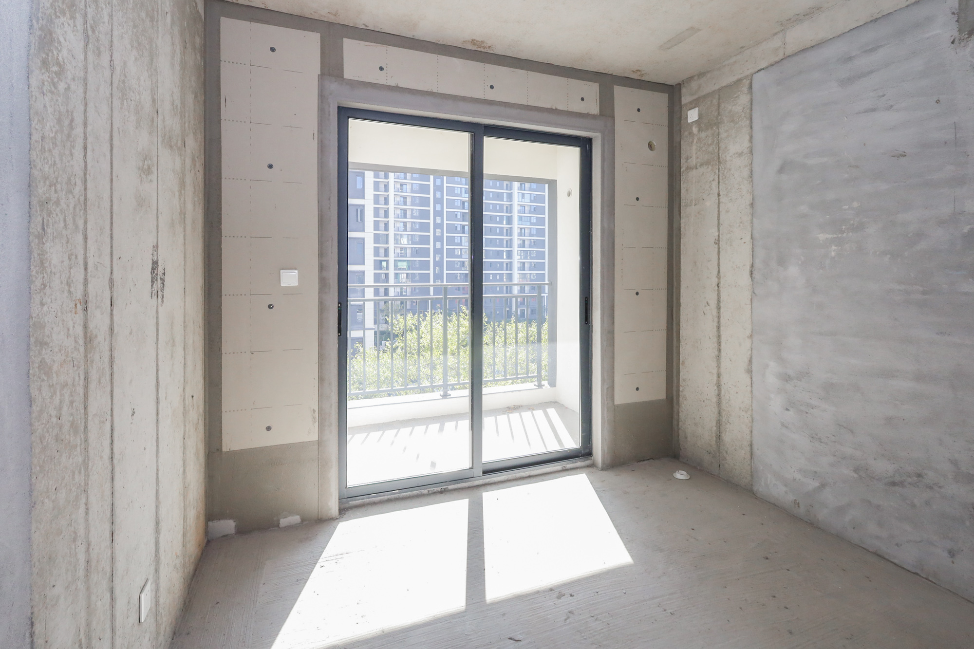 轨道中建麓江府  4室2厅2卫    180.0万卧室