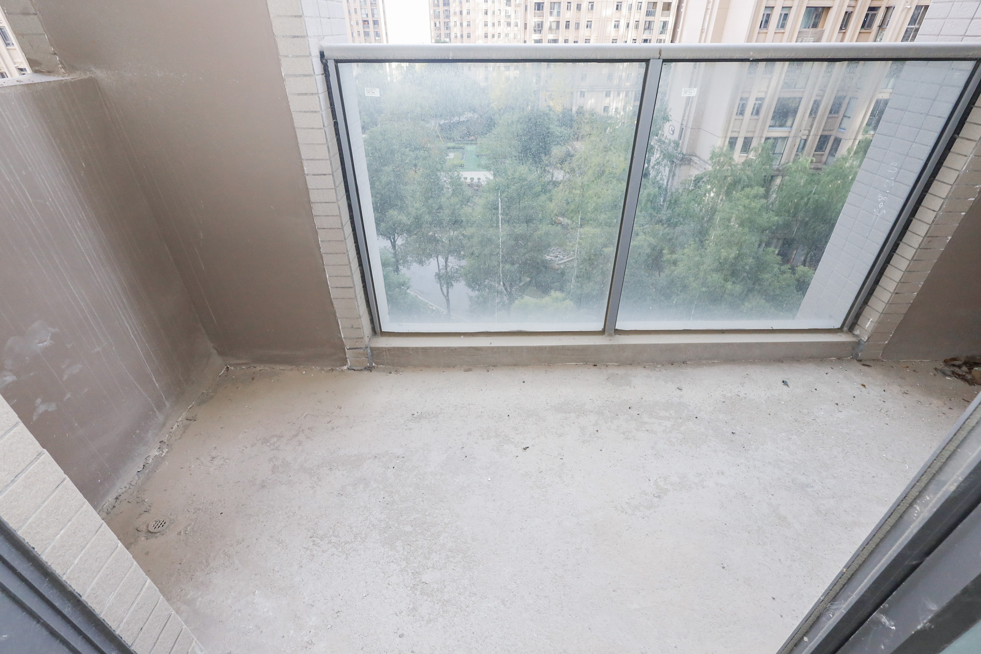 八方小区B区  3室2厅2卫    330.0万 八方小区B区  3室2厅2卫    330.0万阳台